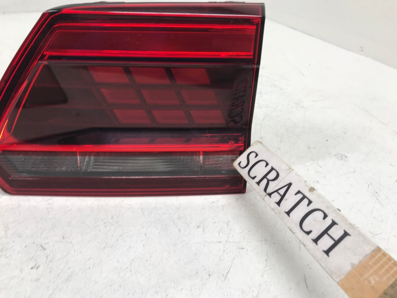 Tail light Damaged Passenger RH Right Volkswagen Atlas 2018-2019 3CN945308A OEM