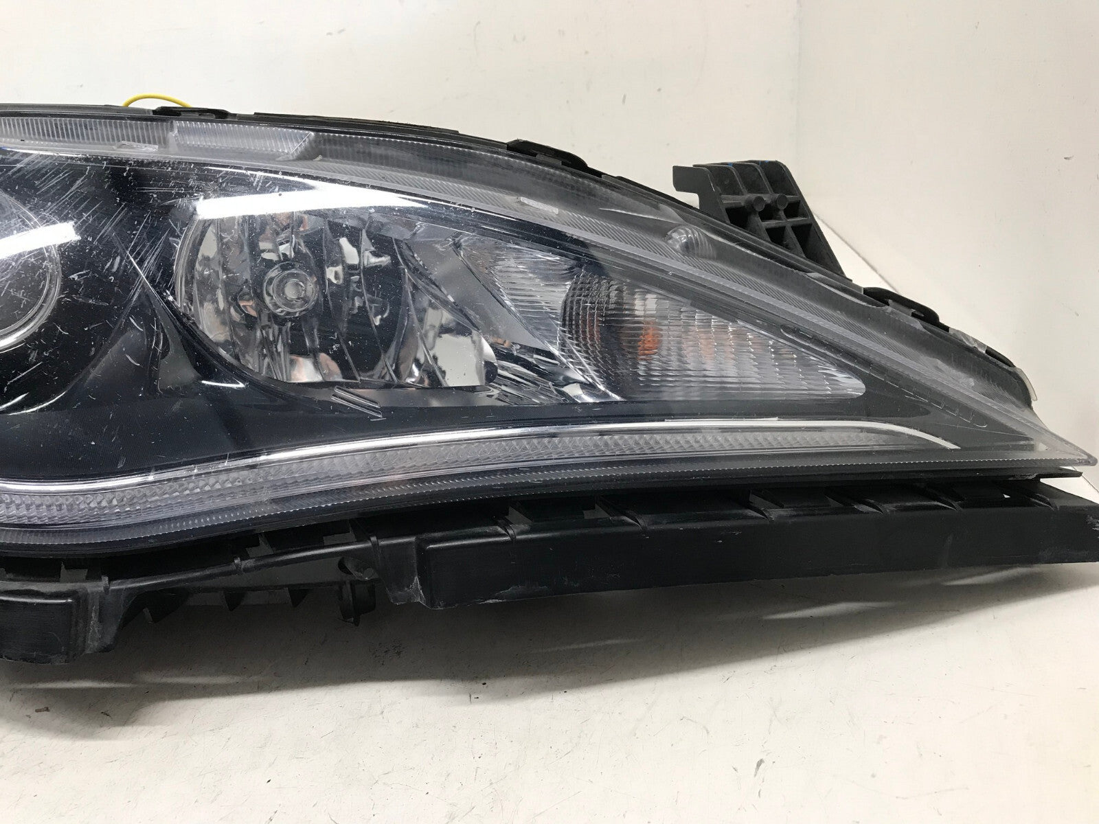 Headlight Damaged Lamp Passenger RH Chrysler Pacifica 2017-2020 68228946AE OEM