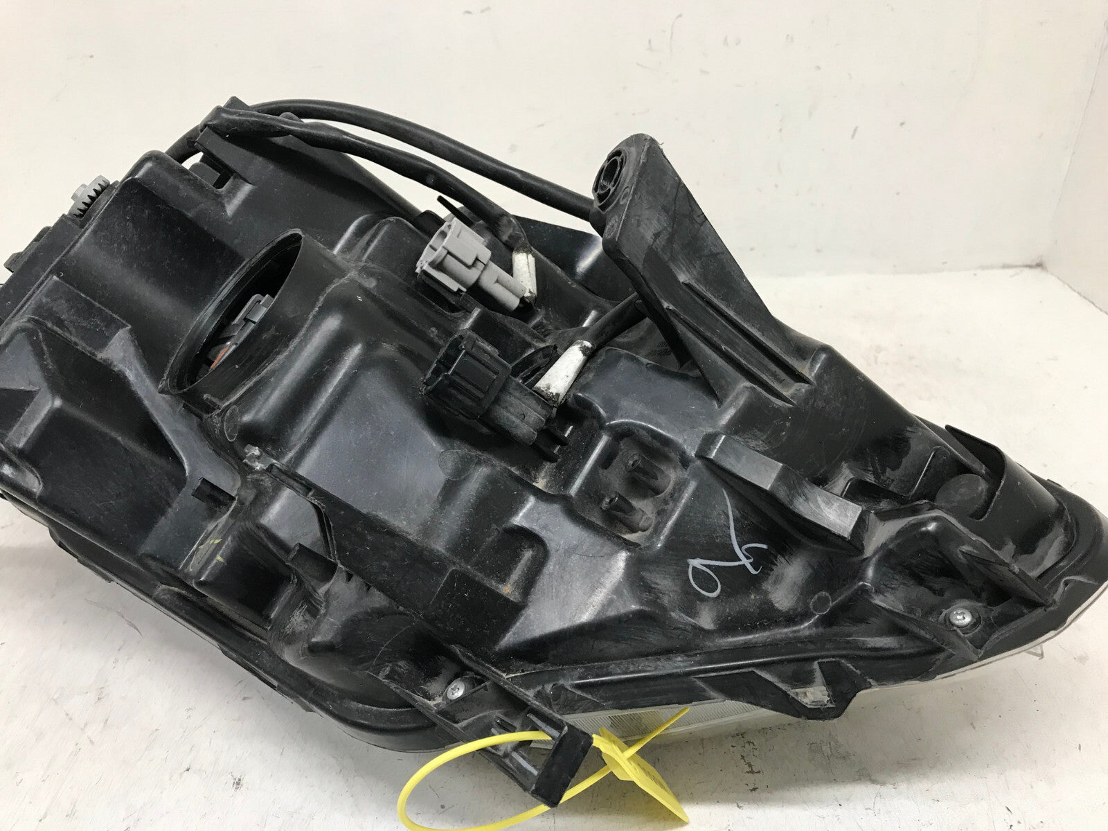 Headlight Damaged RH Right Nissan Rogue S SL SV Models 14-2016 260104BA2A OEM