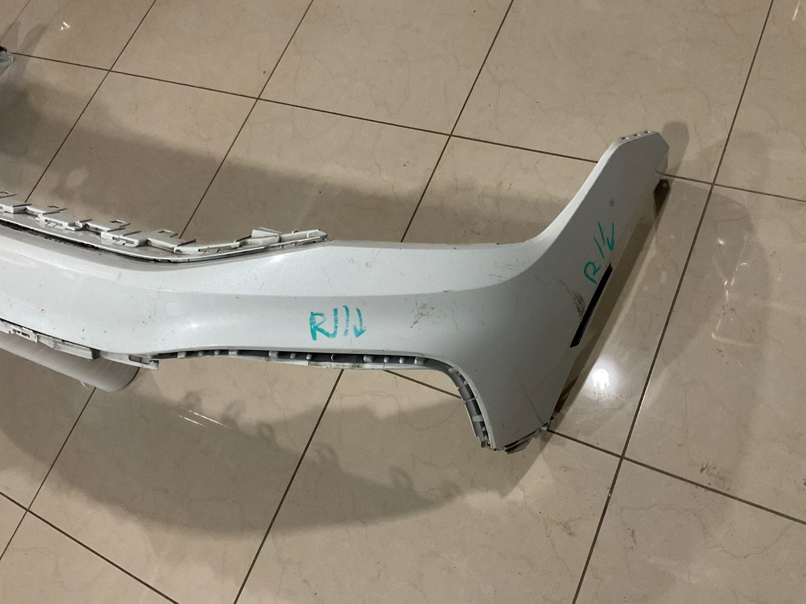 Front Bumper Cover White 2022 2023 Volkswagen Tiguan 5nn+807+221+b OEM