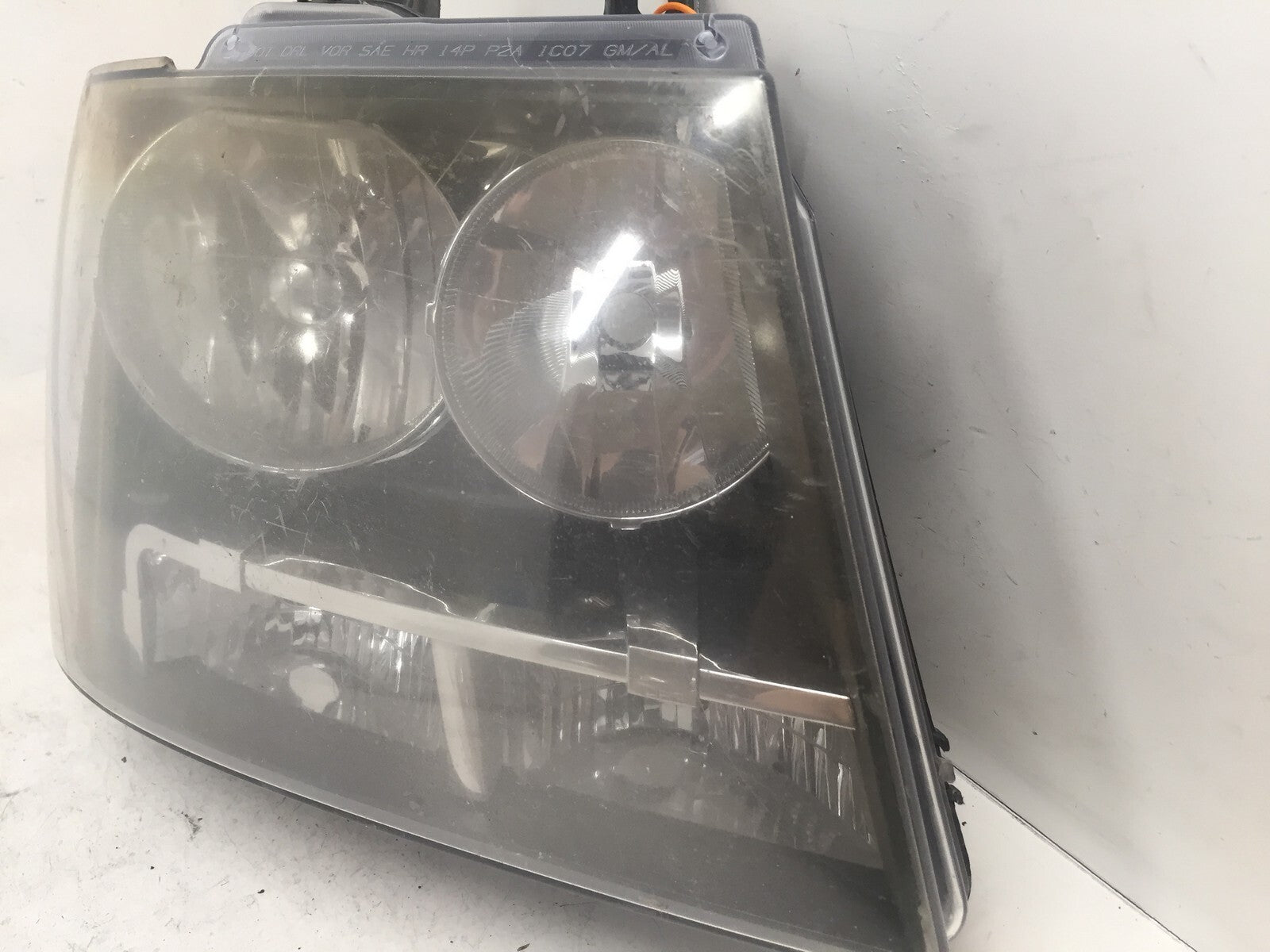 Headlight Damaged Lamp Right RH Chevy Suburban 1500 Avalanche Tahoe 07-2014 OEM