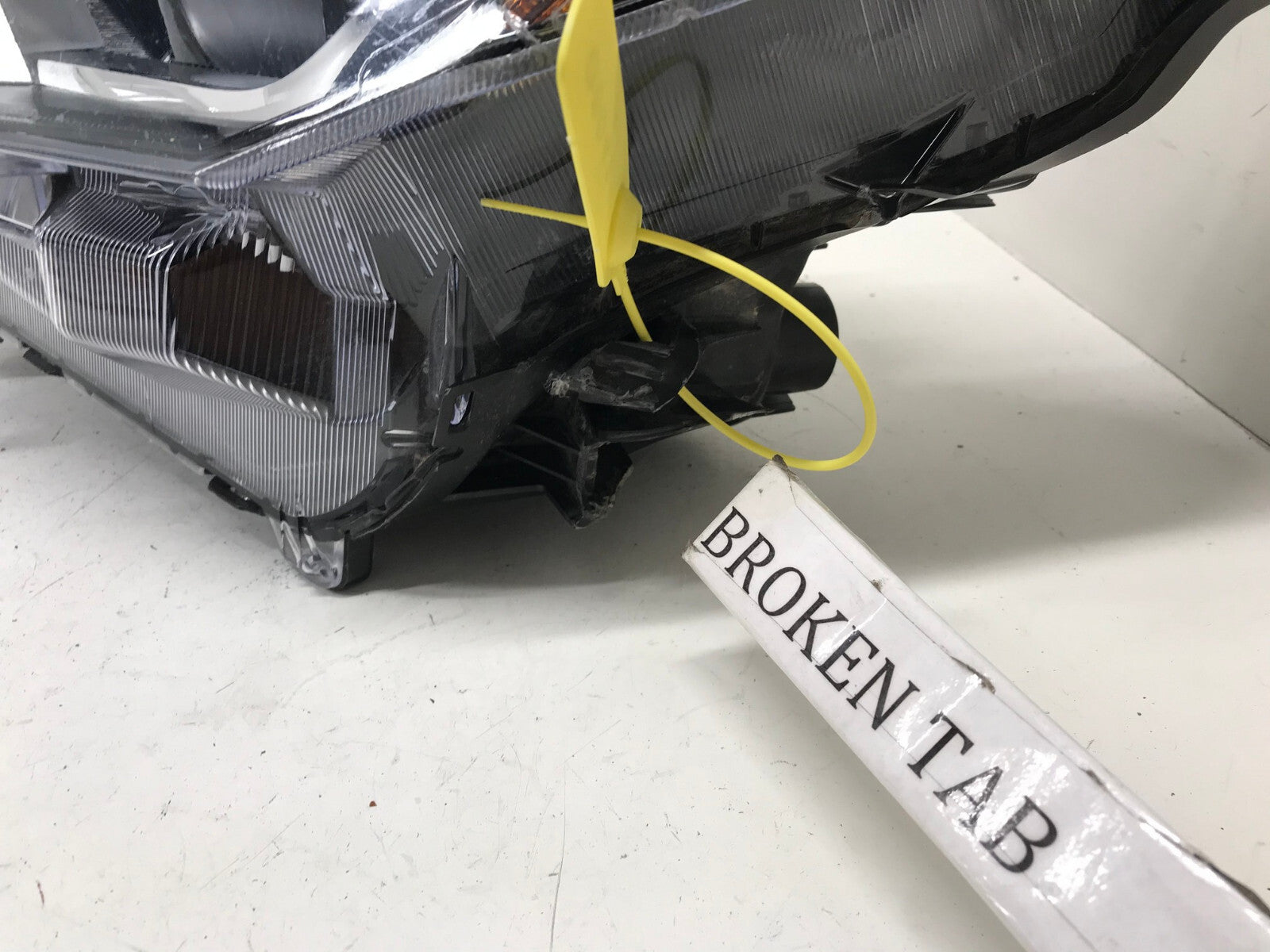 Halogen Projector Headlight Damaged Driver LH Toyota RAV4 16-2018 811500R180 OEM