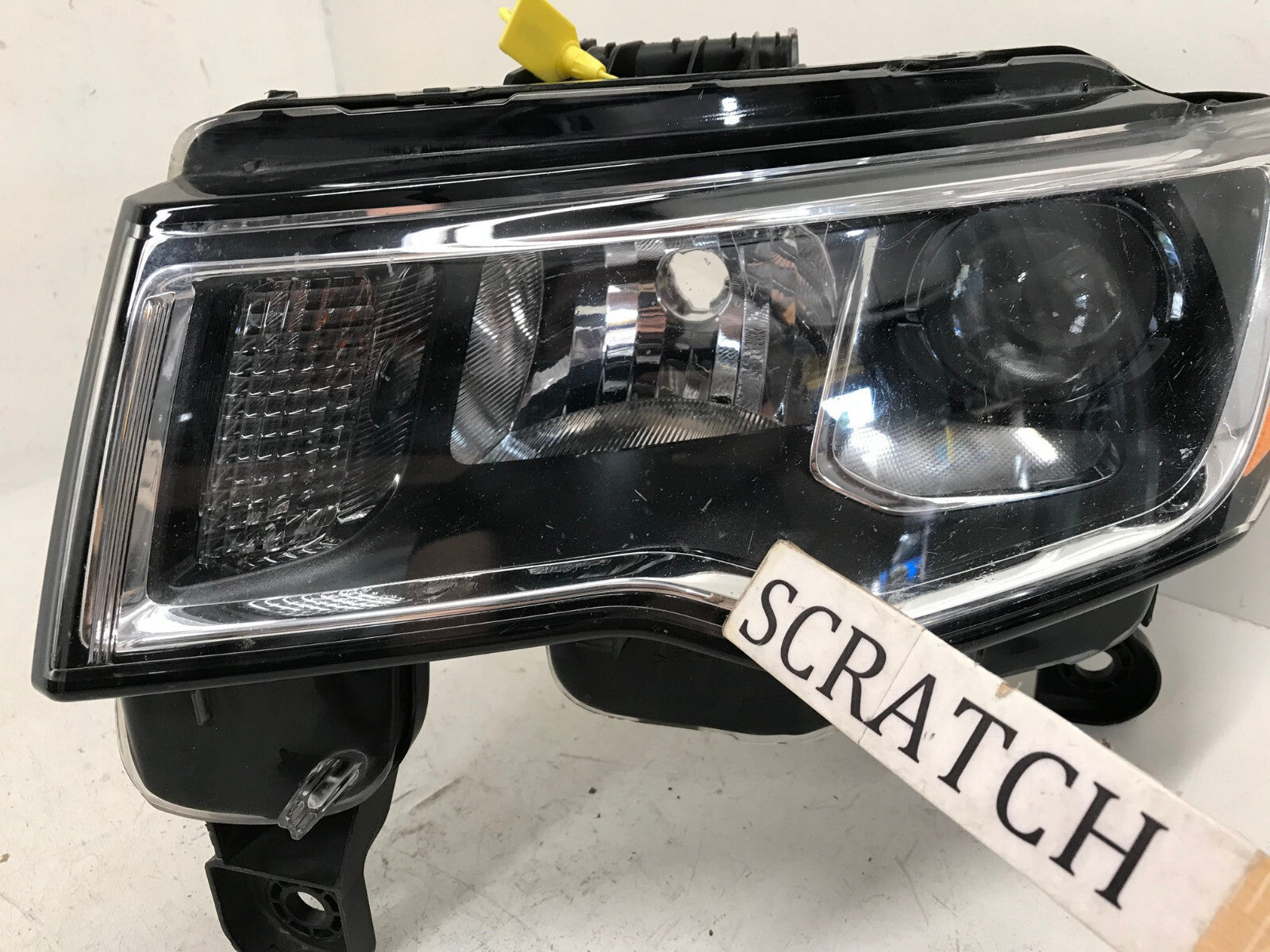 Headlight Damaged Left LH Driver Jeep Grand Cherokee 17-22 68289235AD OEM