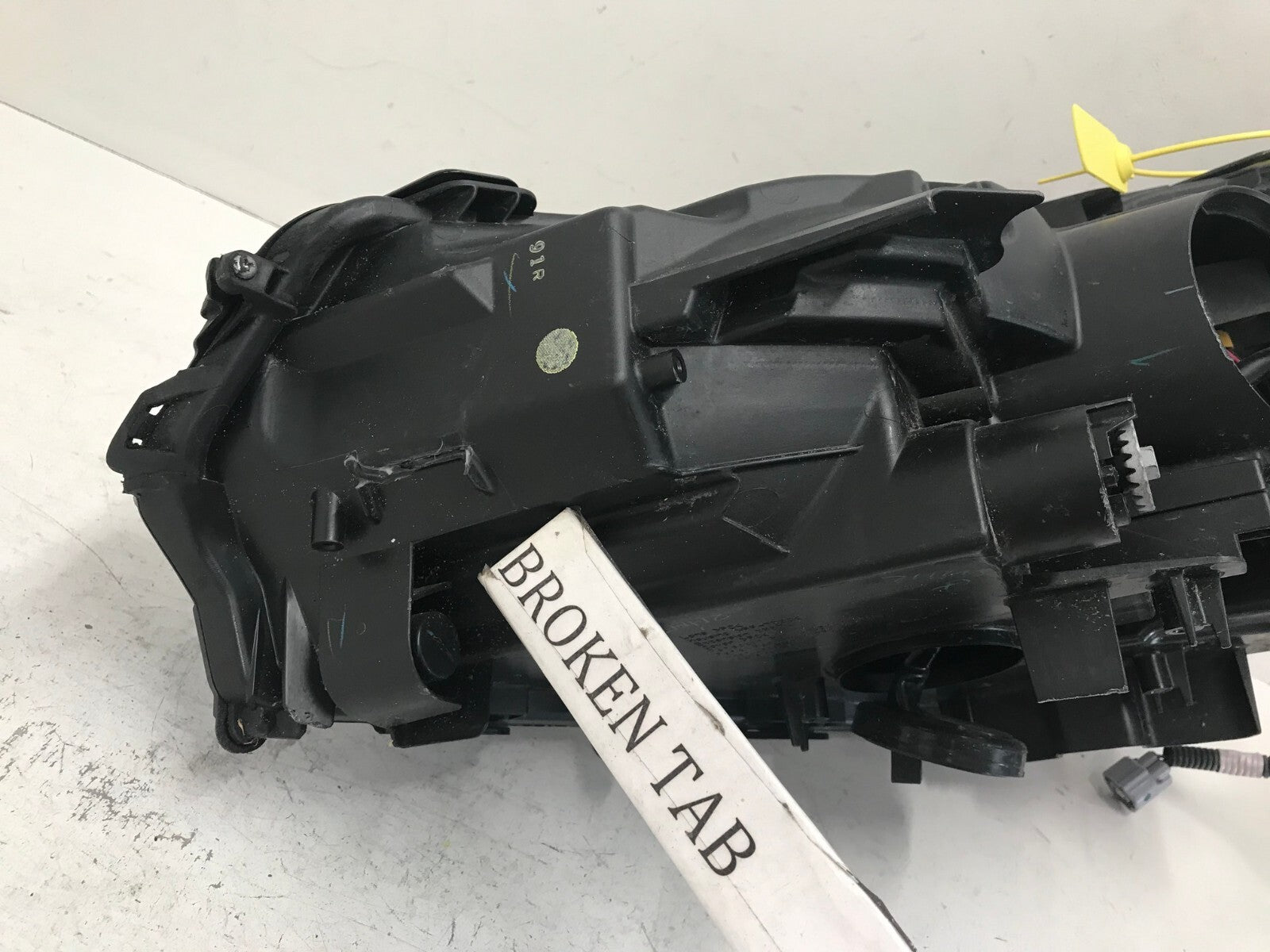 Headlight Damaged passenger RH 2015-2017 Lexus NX200T NX300H 81145-78060 OEM