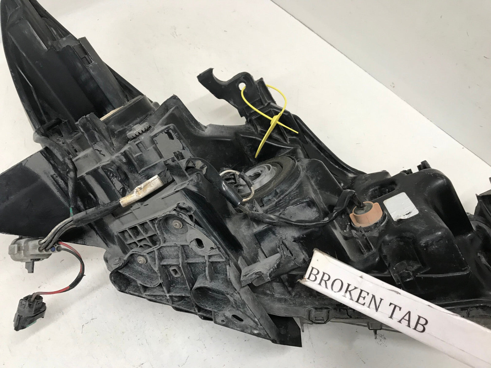 Headlight Damaged Left LH Driver Nissan Altima 2016-2018 260609HS0A OEM