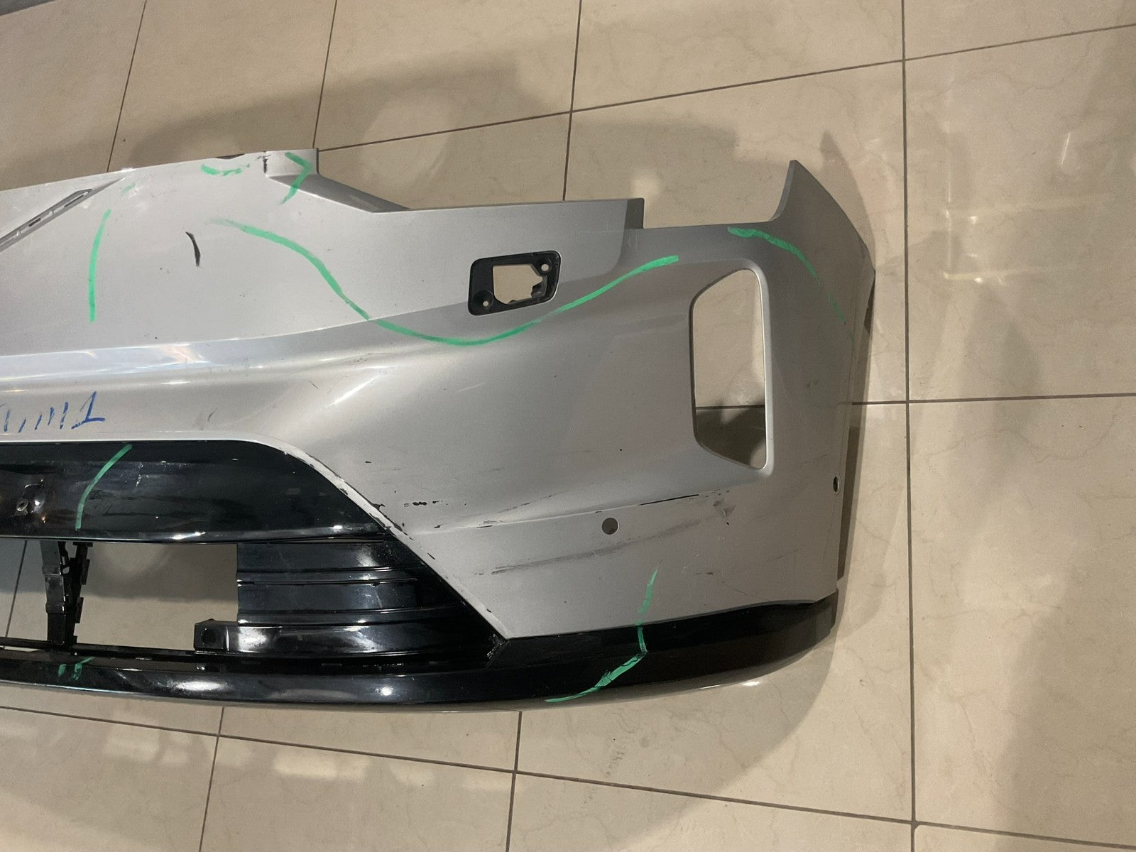 Front Bumper Cover Silver Volvo EX90 2024 -32296690 OEM