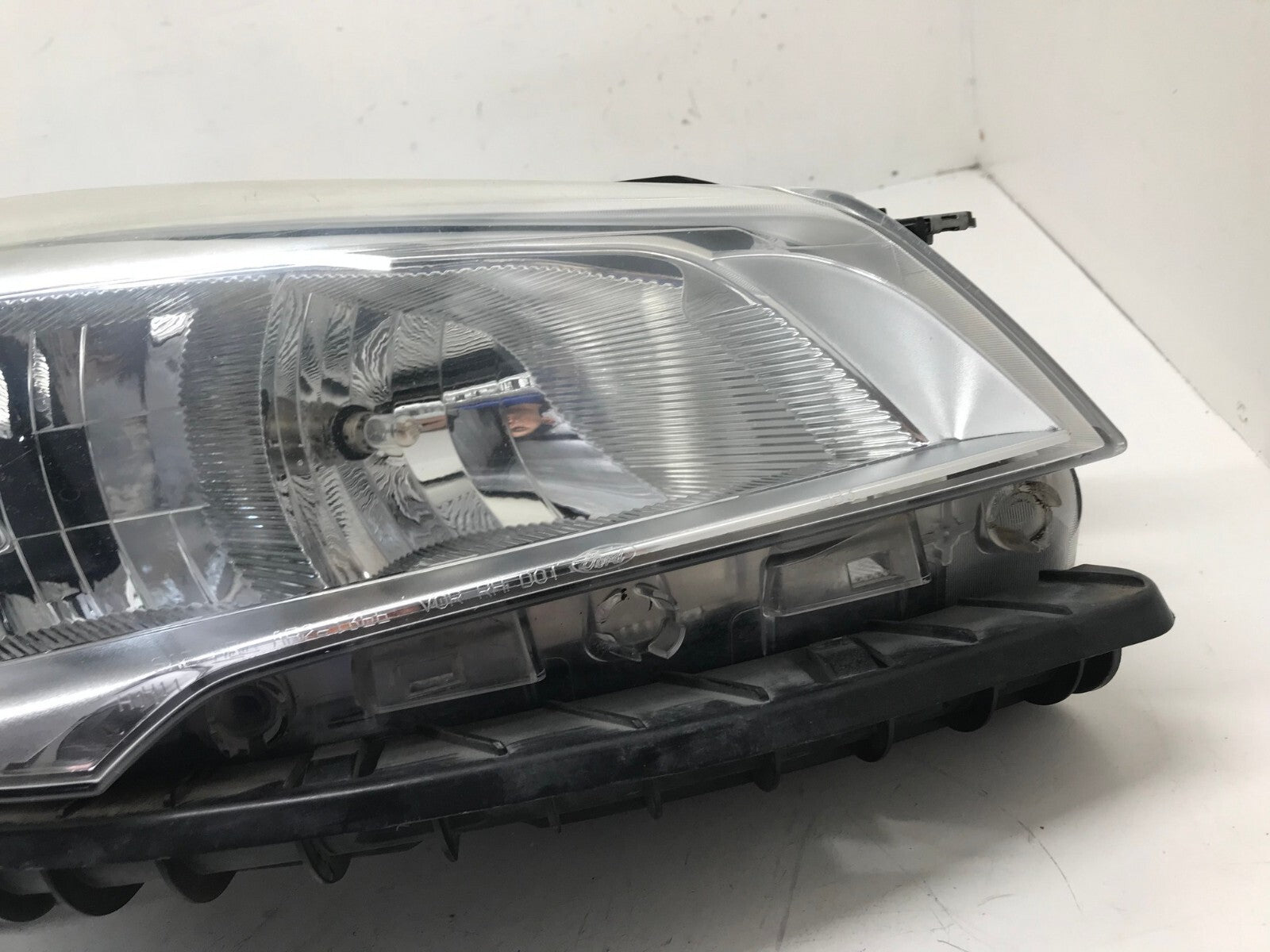 Headlight Damaged Passenger RH Right Ford Escape 2013-2016 44ZH-2090-A OEM