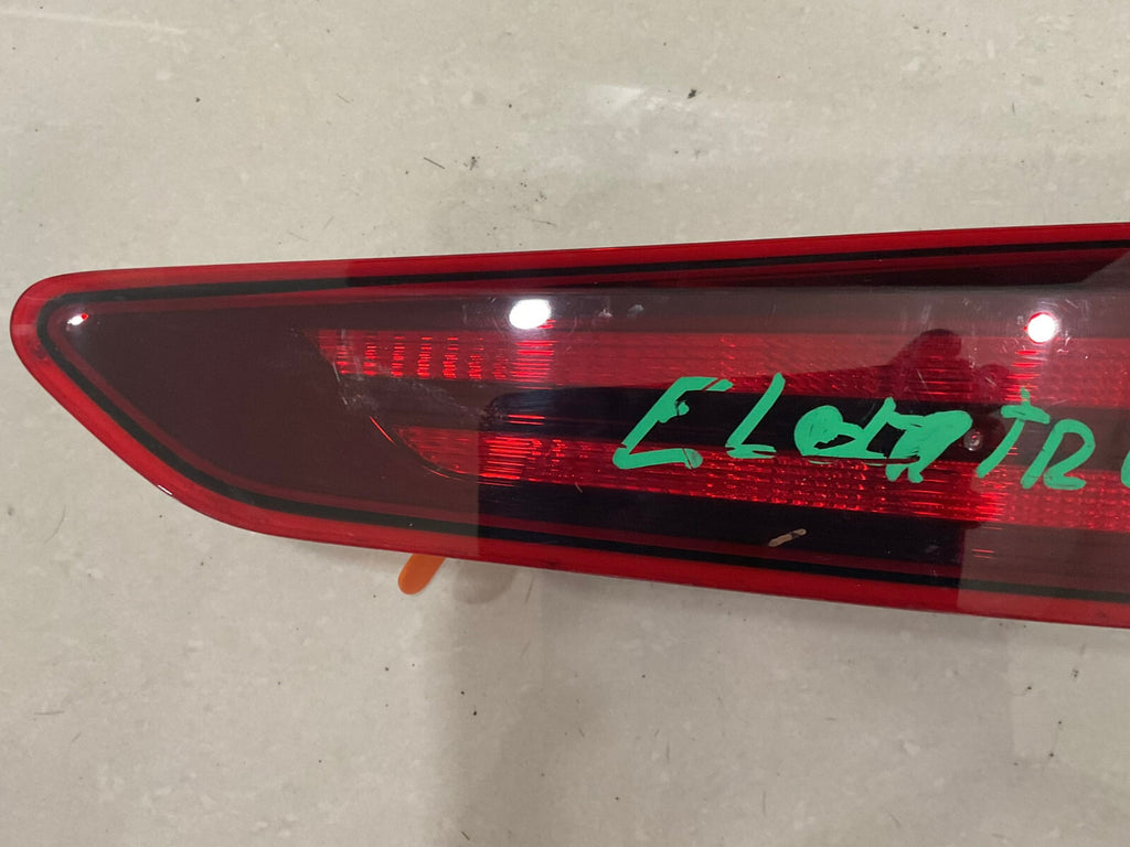 Tail light Damaged Right Passenger RH 2019-2020 Hyundai Elantra 92404-F3500 OEM