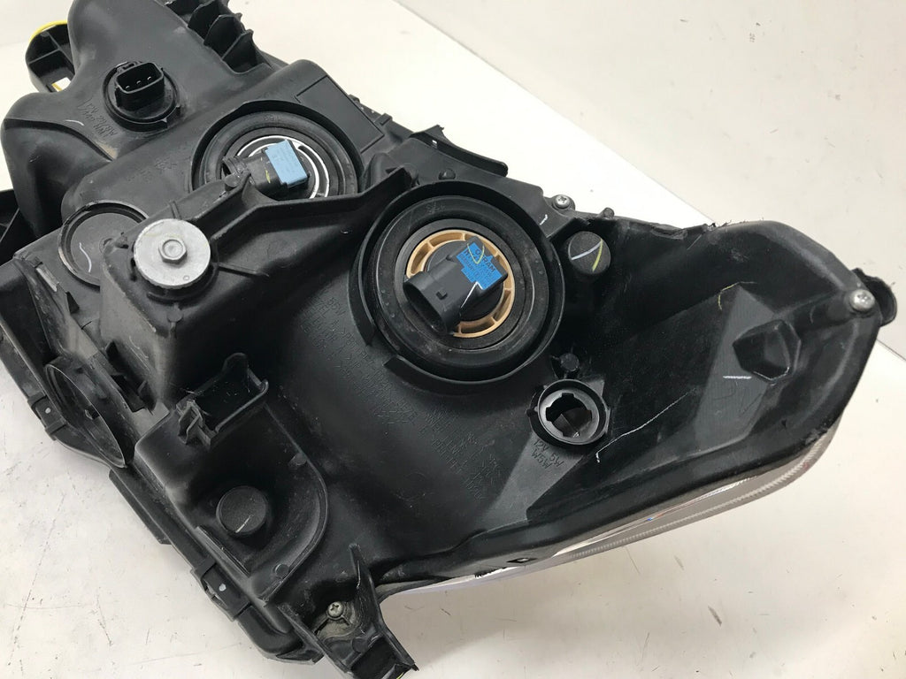 Headlight Damaged Passenger Right RH Toyota Tacoma 2016-2019 81110-04270 OEM