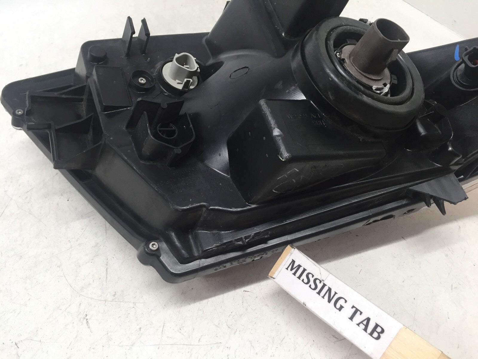 Halogen Headlight Damaged Left Driver LH Nissan Frontier 2009-2019 OEM