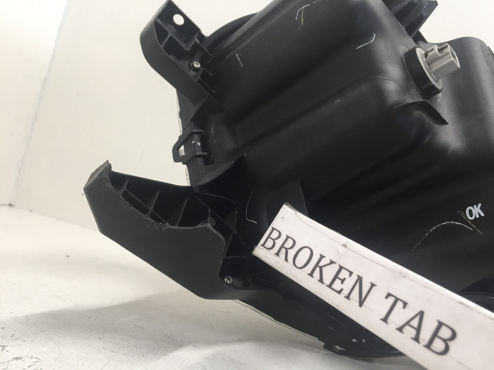 Headlight Damaged Right Passenger RH Toyota Tacoma 2016-2019 81110-04270 OEM