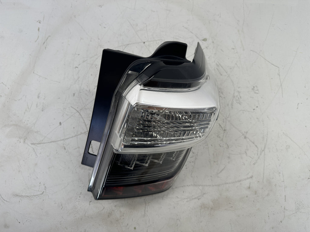 Tail light Damaged Right Passenger RH 2014-2023 Toyota 4Runner 81551-35402 OEM