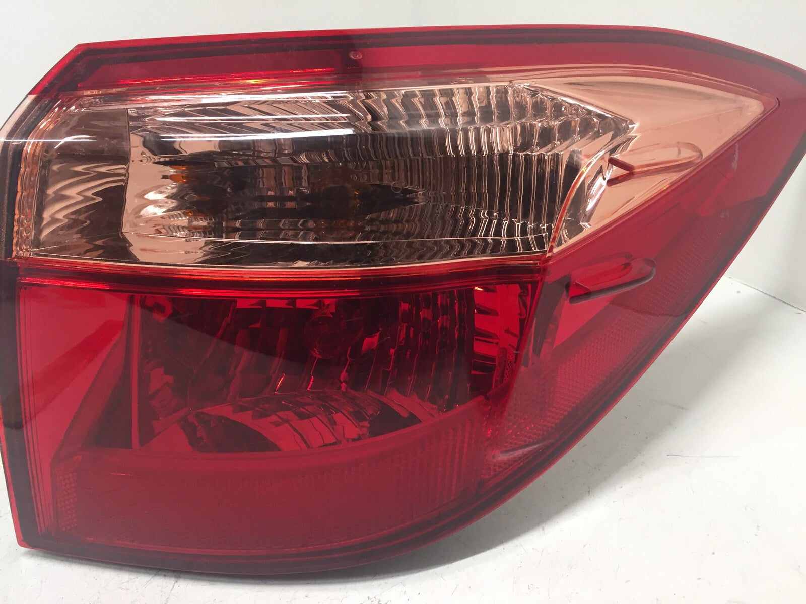 Tail light Damaged Lamp Outer Passenger RH Toyota Corolla Sedan 17-2019 CAPA