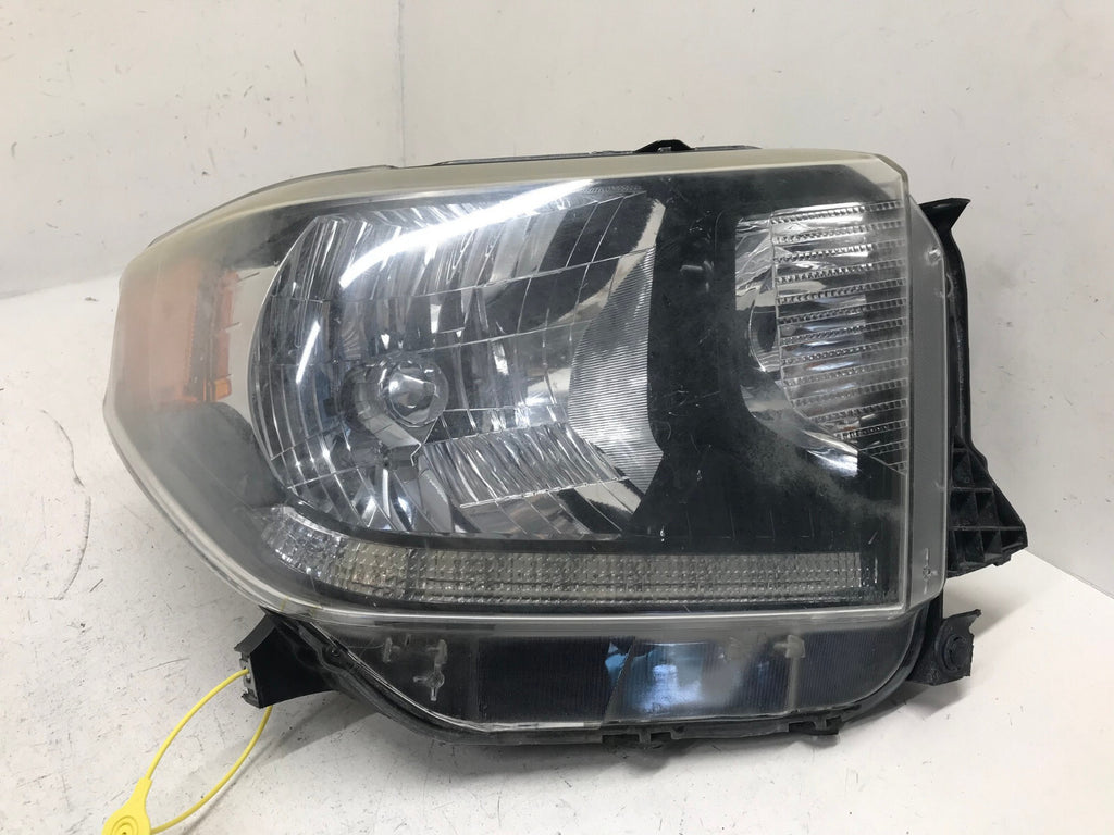 Headlight Damaged Right passenger RH Toyota Tundra 2014-2020 811100C081 OEM