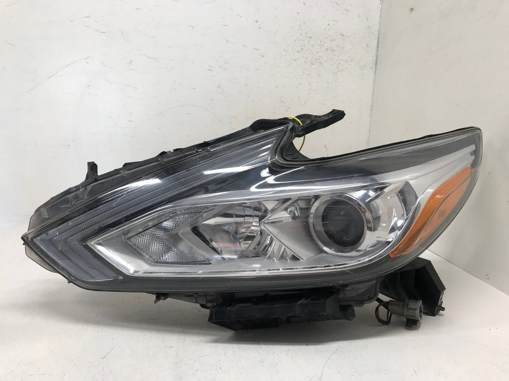 Headlight Damaged Left LH Driver Nissan Altima 2016-2018 260609HS0A OEM