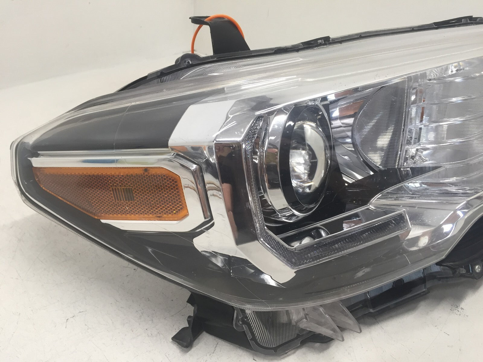 Headlight Damaged Right Passenger RH Toyota Tacoma 2016-2019 81110-04270 OEM