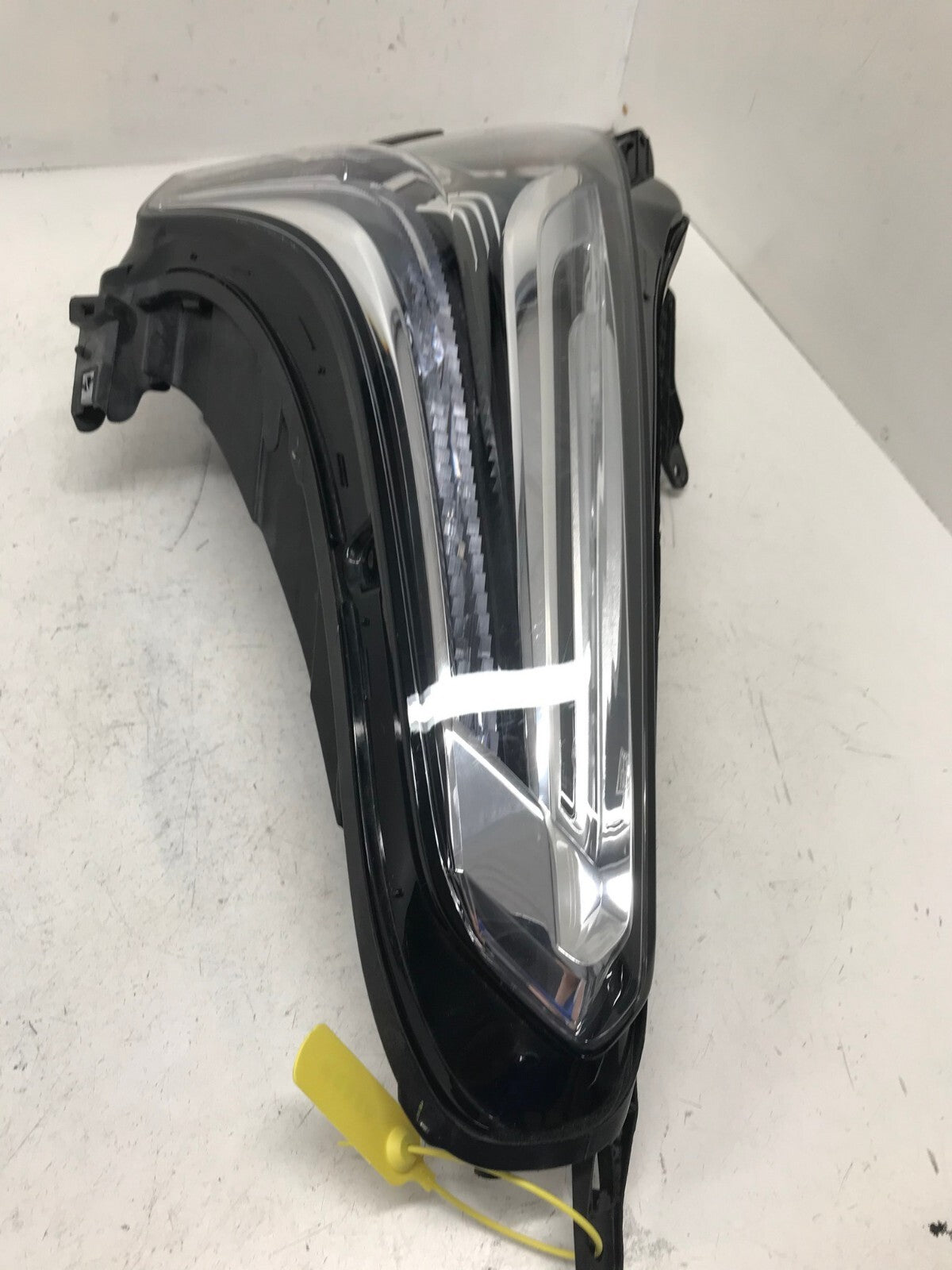 Headlight Damaged Driver LH Left Cadillac XT5 84309959 OEM