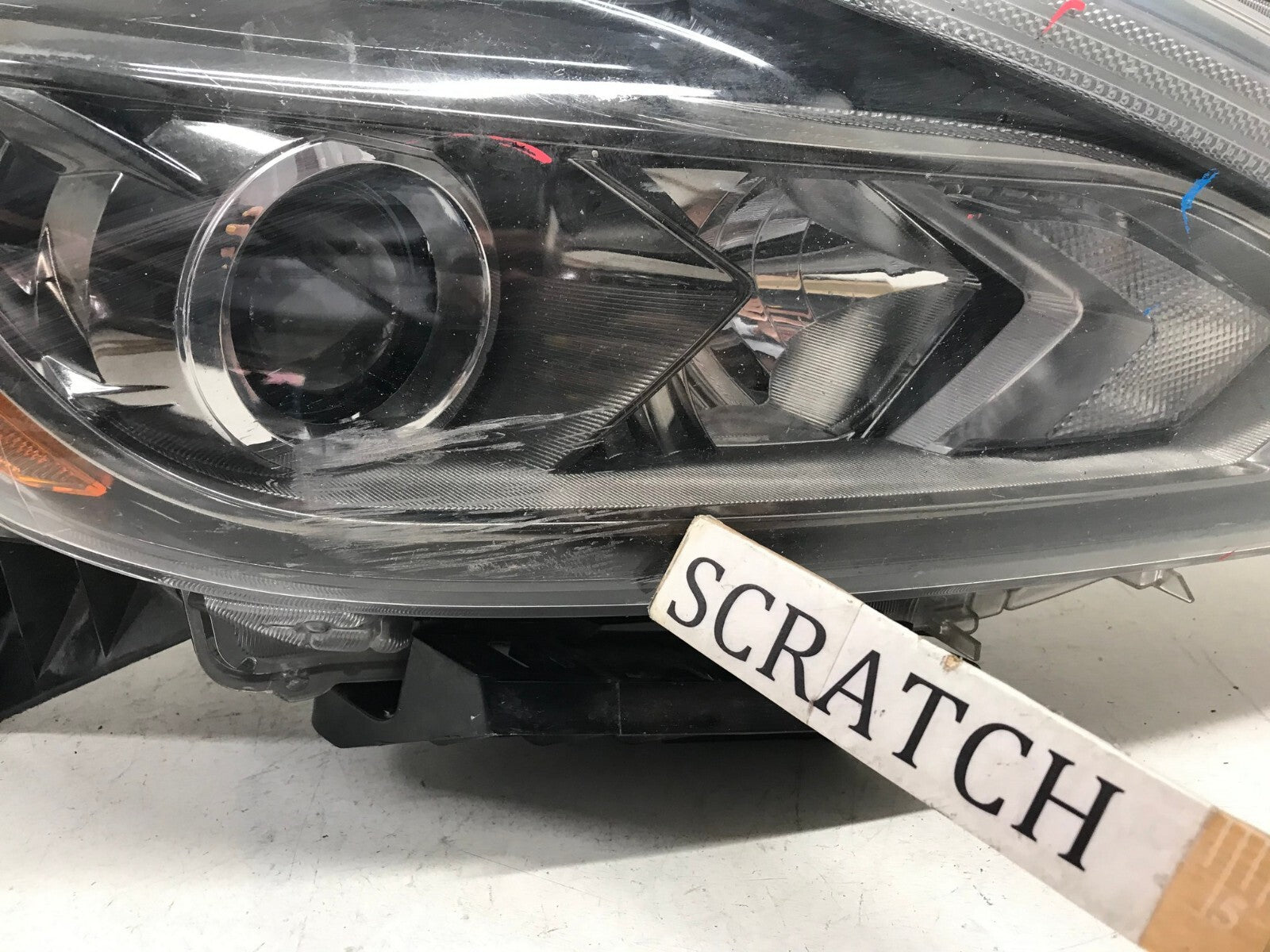 Headlight Damaged Passenger RH Right 2016 2017 2018 Nissan Altima 260109HS9B OEM