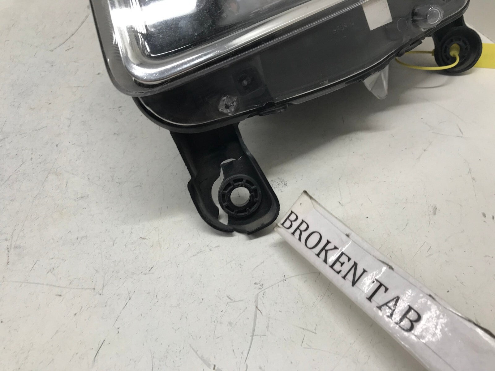 Headlight Damaged Left LH Driver Jeep Grand Cherokee 2014 2015 2016 CAPA