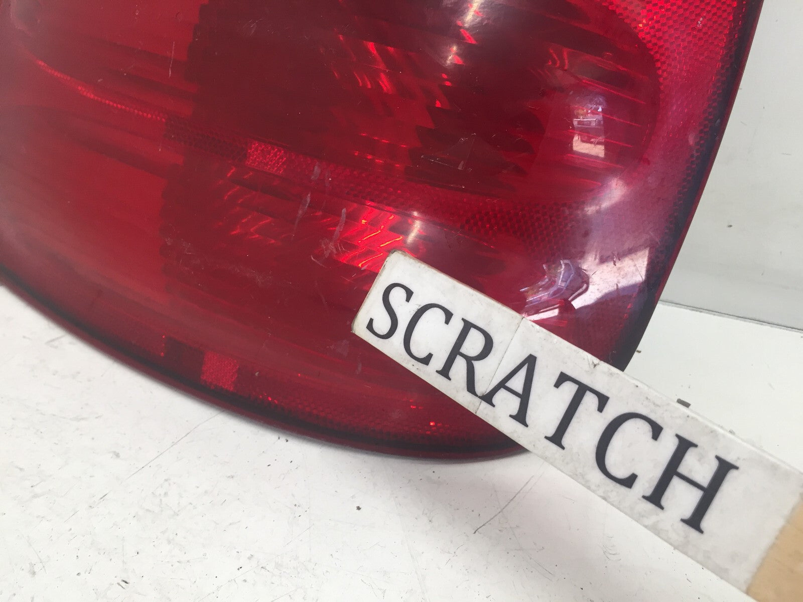 Taillight Damaged Tail Lamp Driver Rear Left LH Ford Pickup Truck F150 00-04 OEM