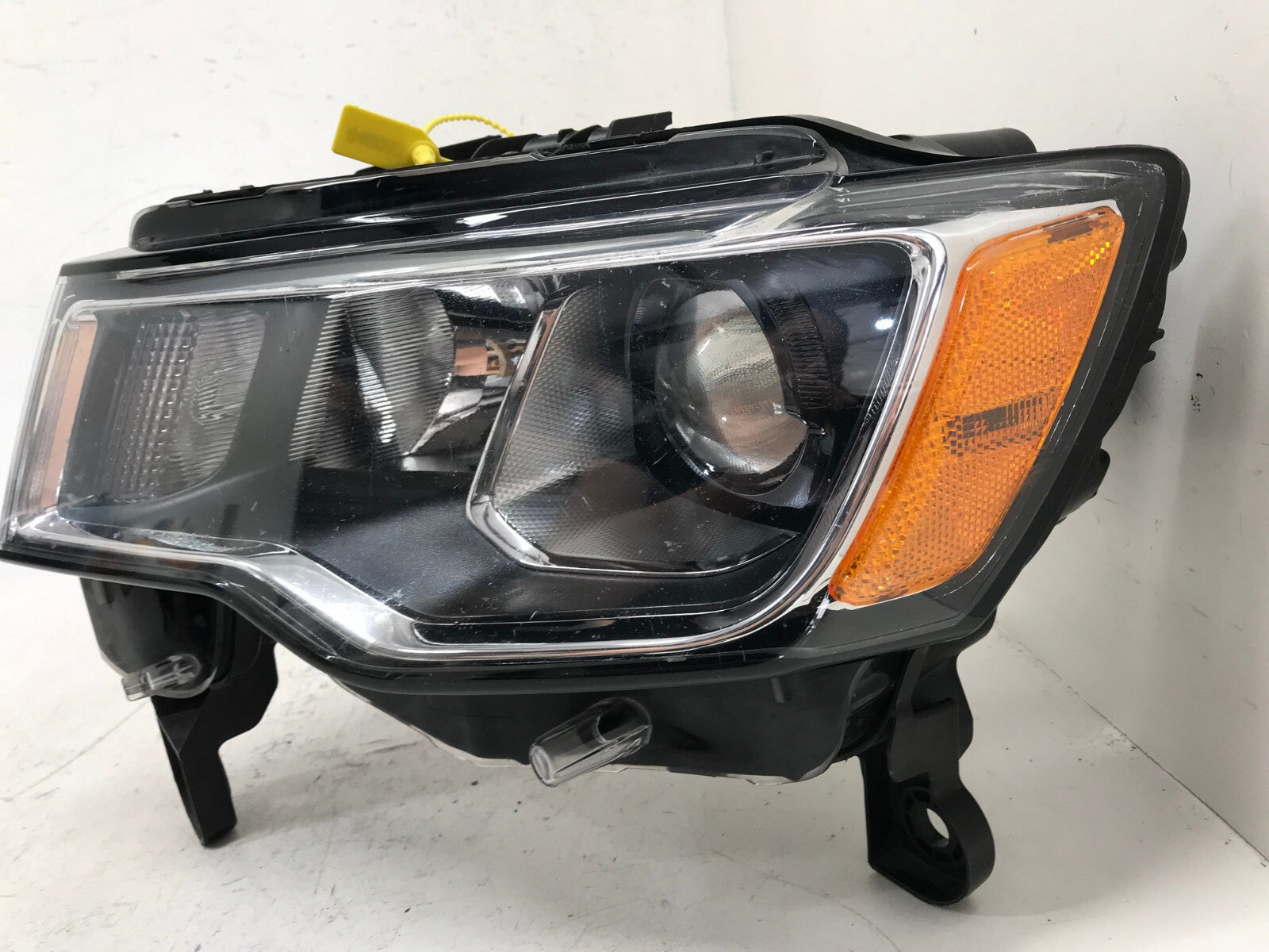 Headlight Damaged Left LH Driver Jeep Grand Cherokee 17-22 68289235AD OEM