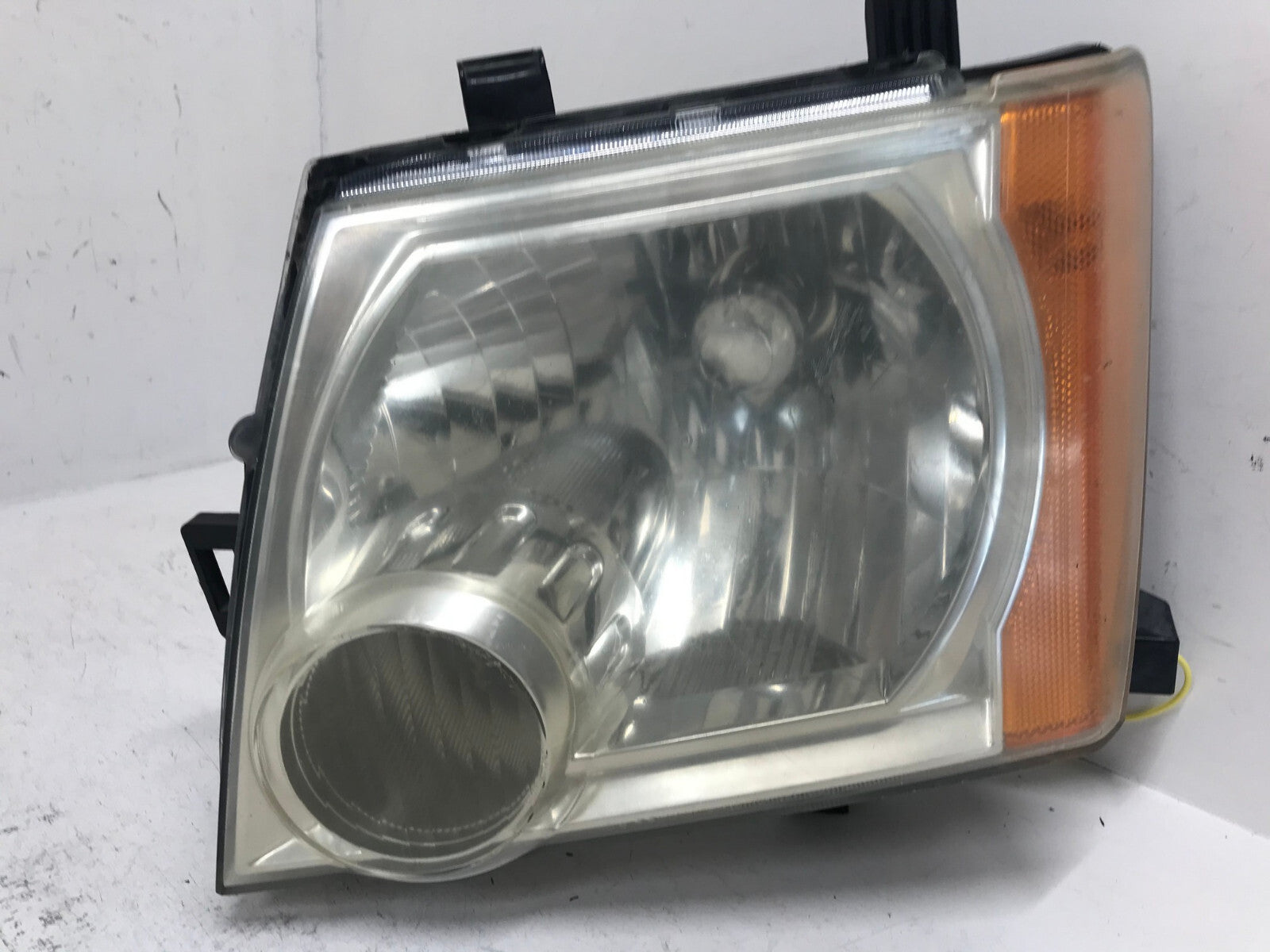 Headlight Damaged Left Driver LH Nissan Xterra 2005-2015 26060EA025 OEM