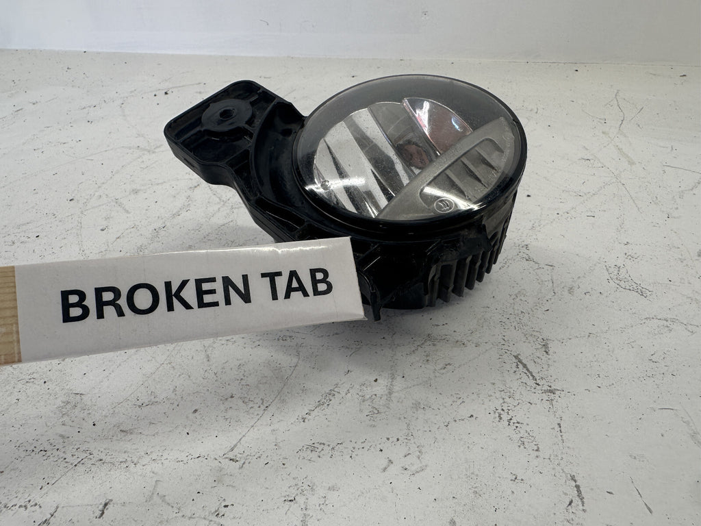 Fog light Damaged Passenger RH 2018-2021 Jeep Wrangler Gladiator 68304048AF OEM