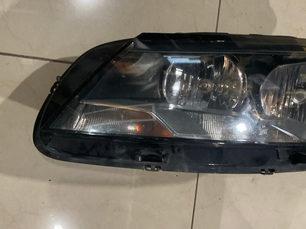 Headlight Left LH Driver 13-16 Volkswagen VW Passat 561+941+005+D OEM