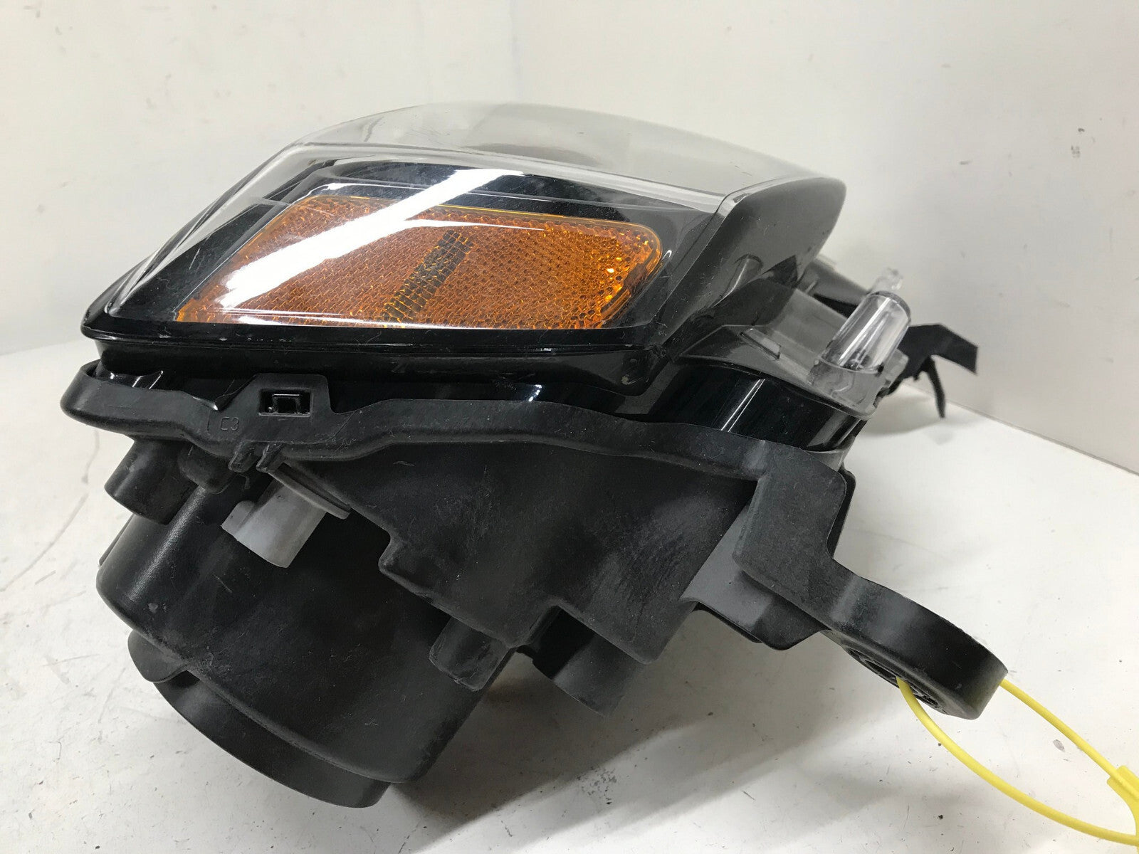 Headlight Damaged Halogen Right RH Jeep Grand Cherokee 17-2021 68266646AD OEM