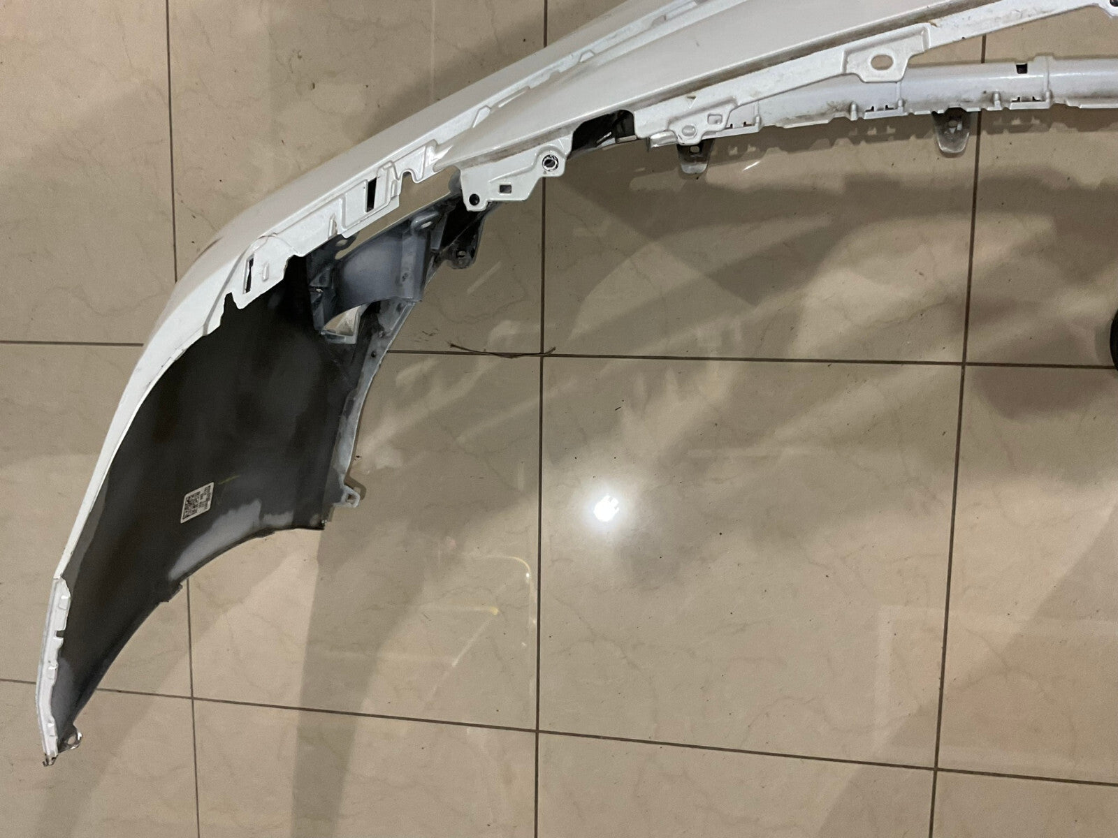 Front Bumper Cover White 2018-2020 Toyota Camry SE/XSE/Hybrid SE 52119+06E20 OEM