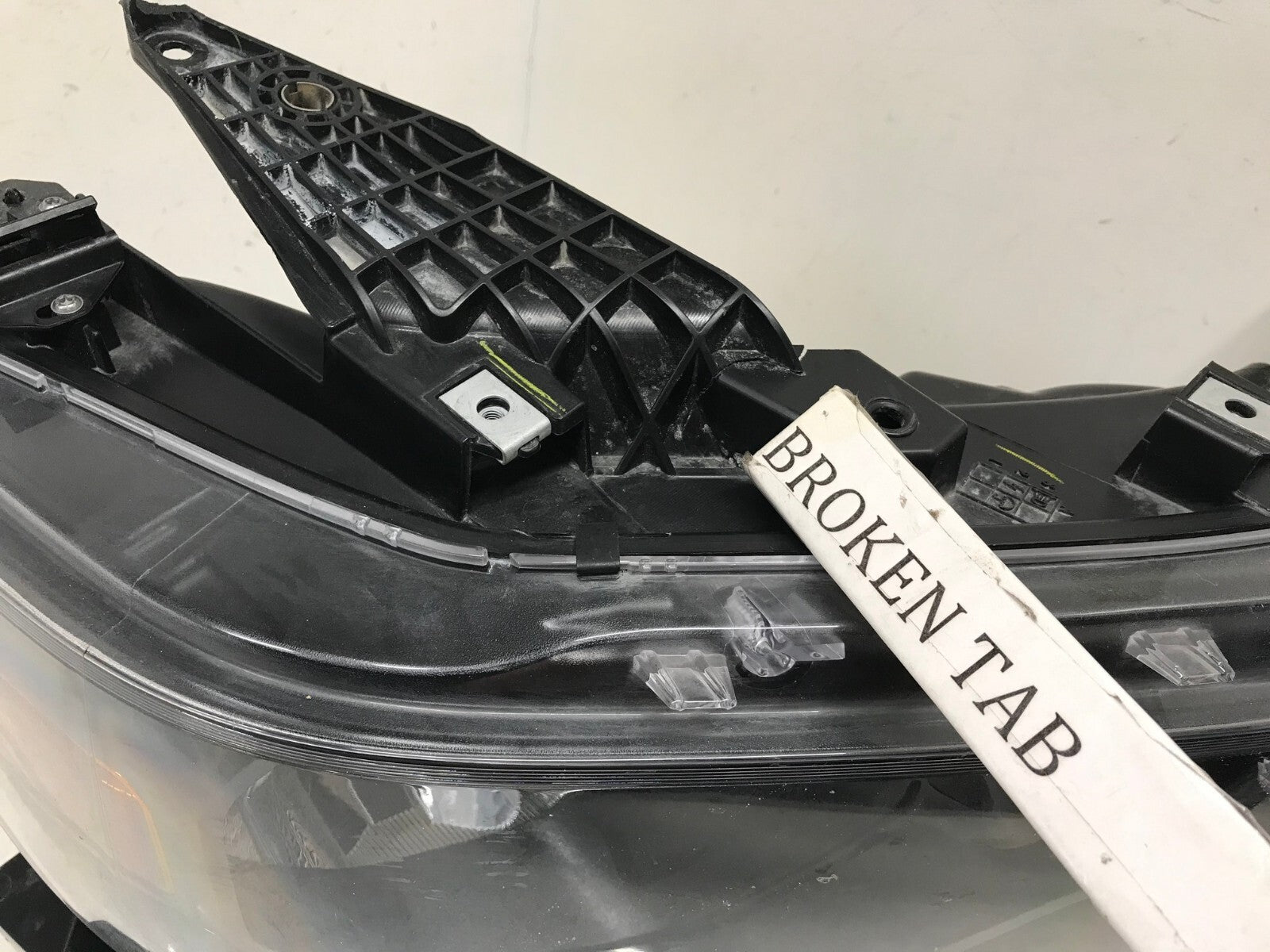Headlight Damaged Passenger RH Right 19-24 Ram 1500 68316086AJ OEM