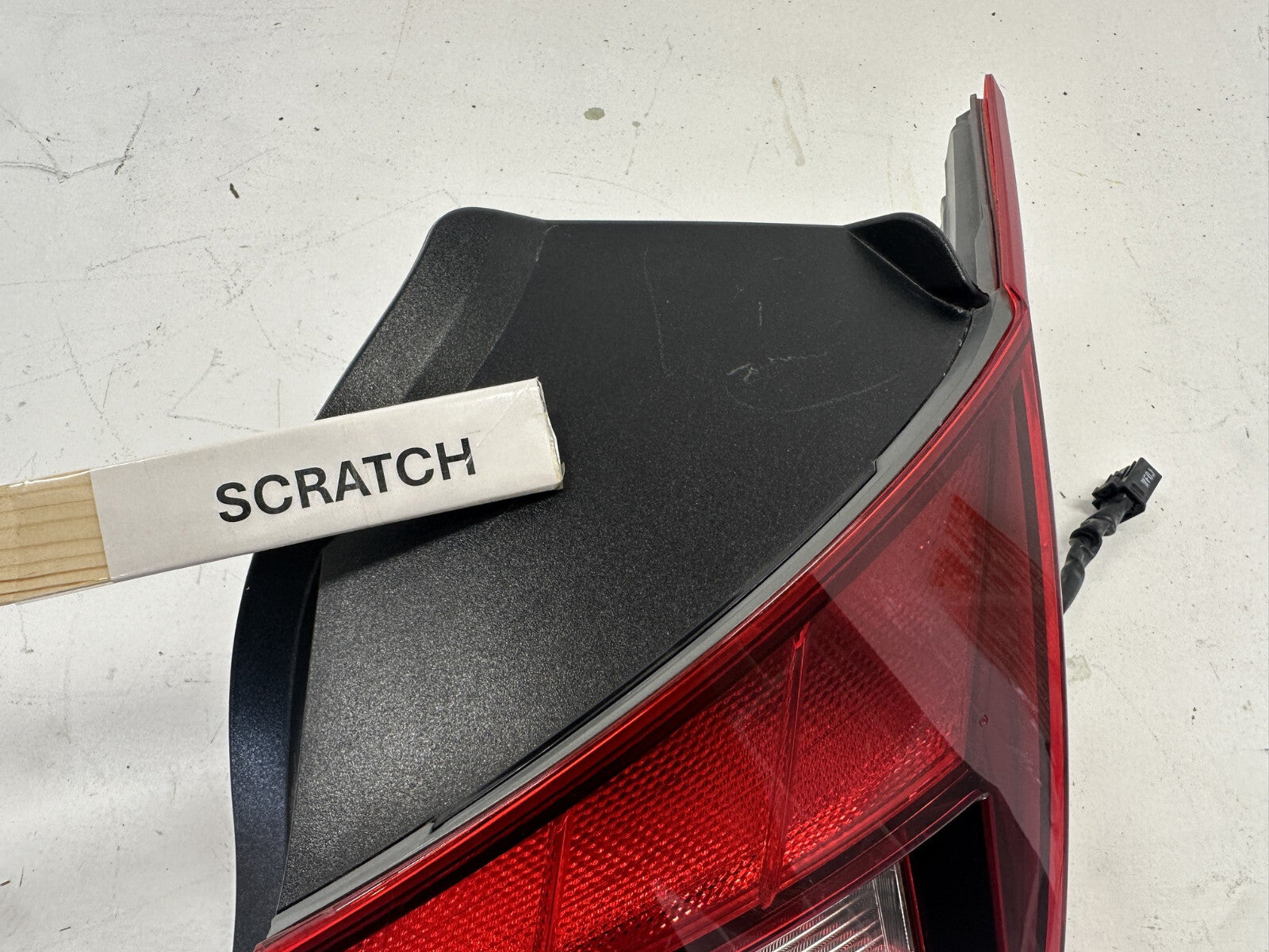 Tail light Damaged Right Passenger RH 2021-2023 Hyundai Elantra 92401AA020 OEM