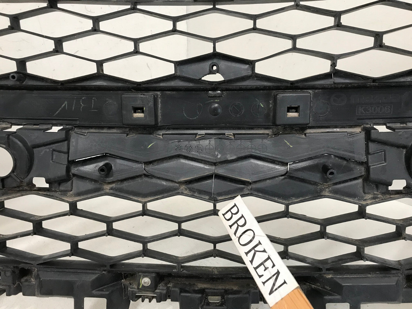 Grille Grill 10-12 Mazda CX9 CX-9 TE69-501T1 OEM