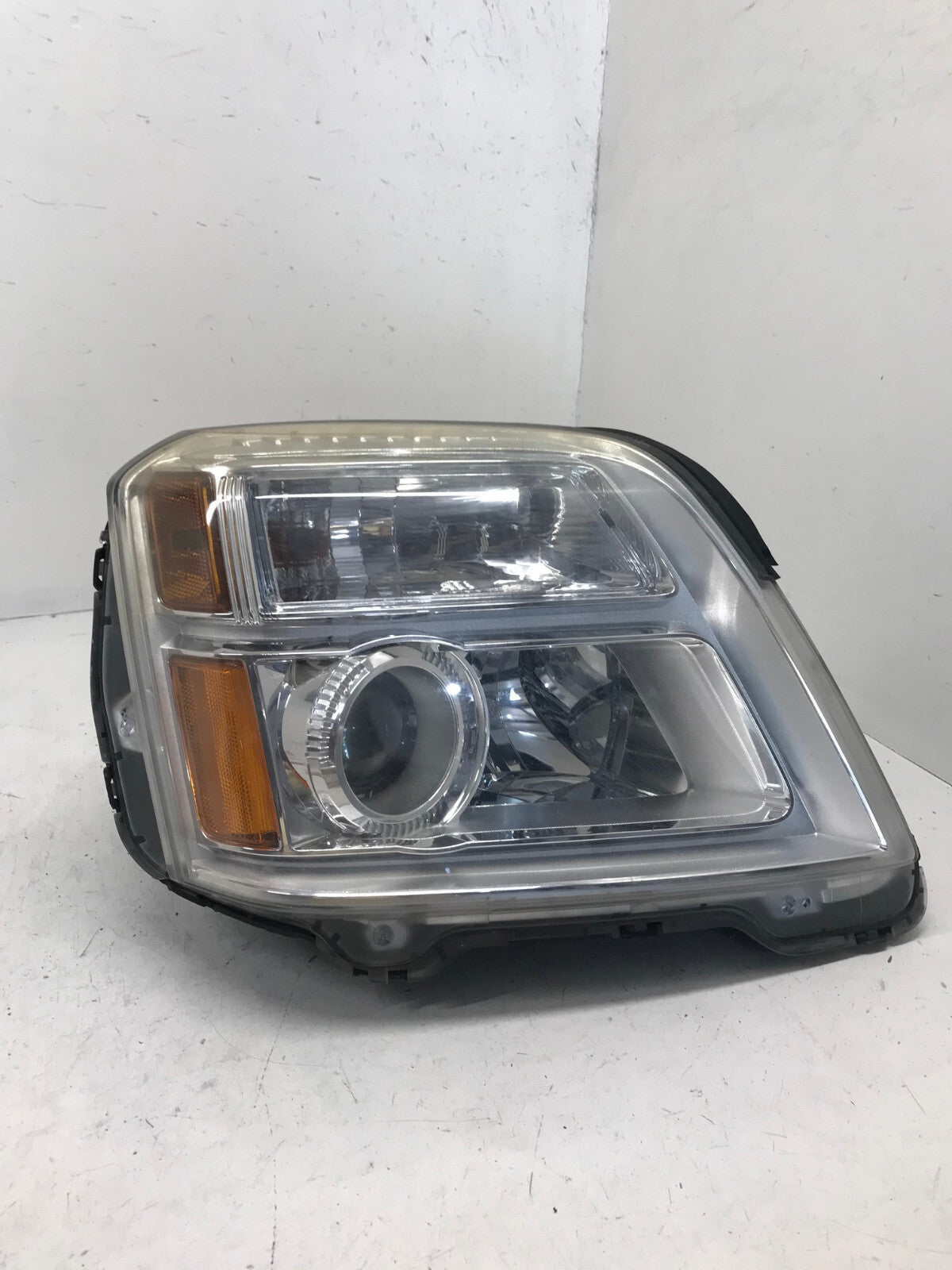 Headlight Damaged Left Driver LH GMC Terrain SL/SLT/SLE 2010-2015 23319180 OEM