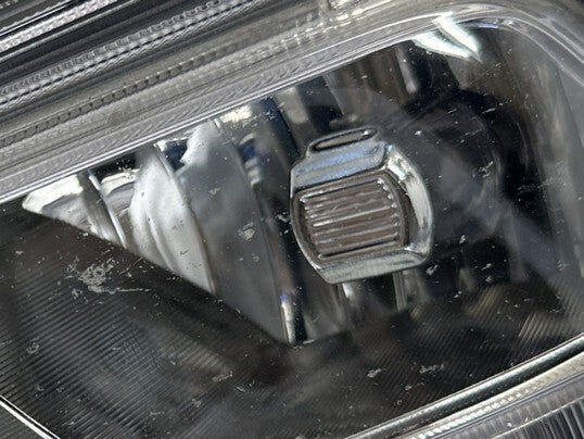 Fog Light Left Driver LH Damaged Hyundai Santa Fe Sport 17 2018 92201-4Z510 OEM