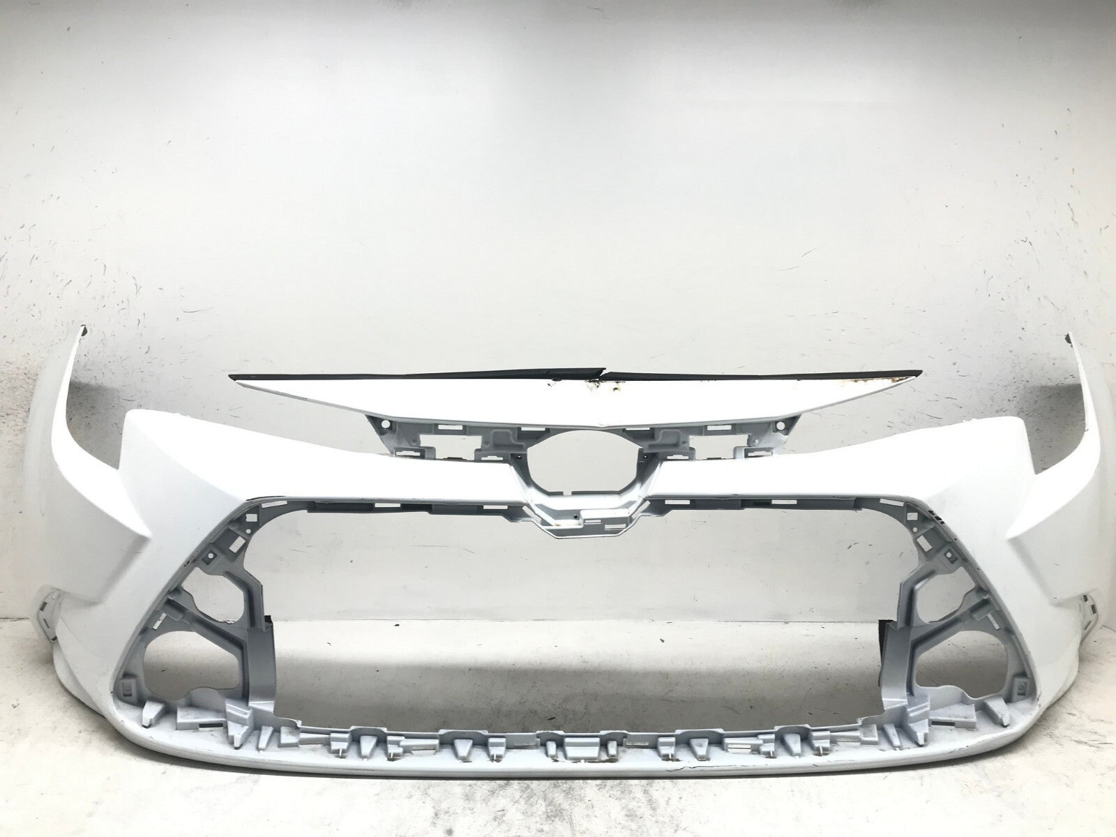 Front Bumper Cover 040 20 21 Toyota Corolla Sedan L/LE/XLE/Hybrd 52119-02N90 OEM