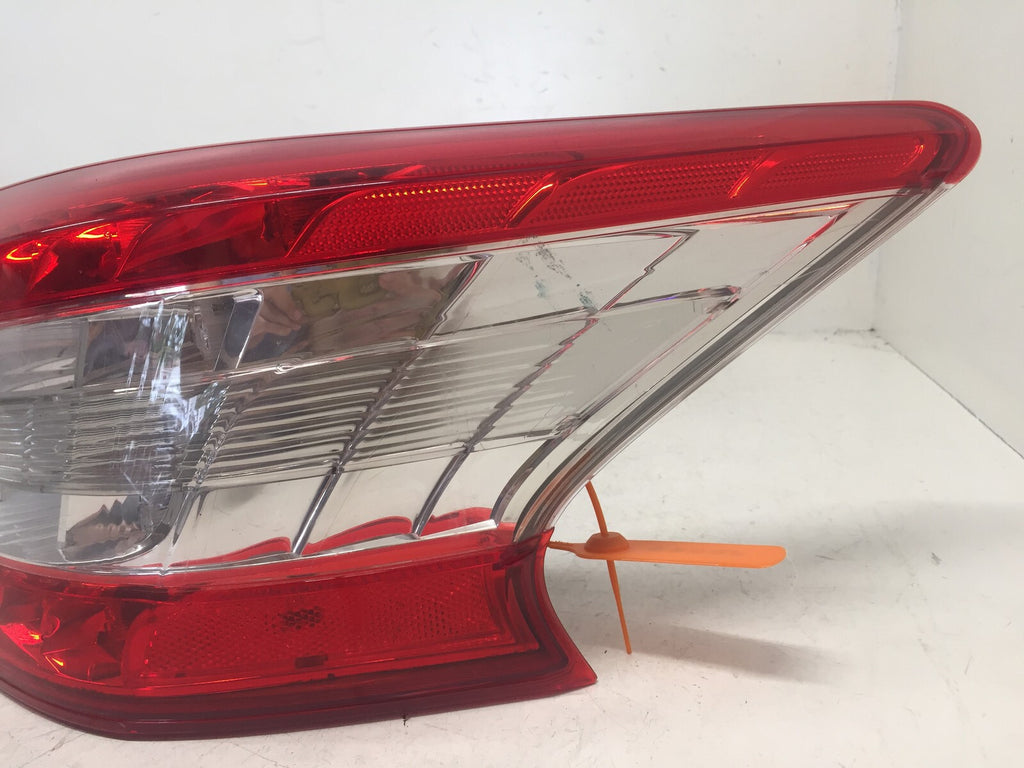 Tail light Damaged Passenger Side RH 2013 2014 2015 183446-02 OEM