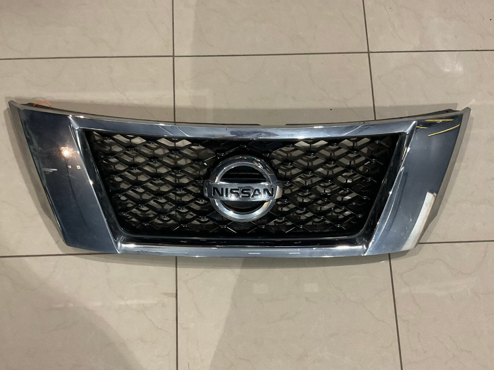 Grille Grill Black And Silver 2013 - 2017 Nissan Pathfinder 62310-3KNOB OEM