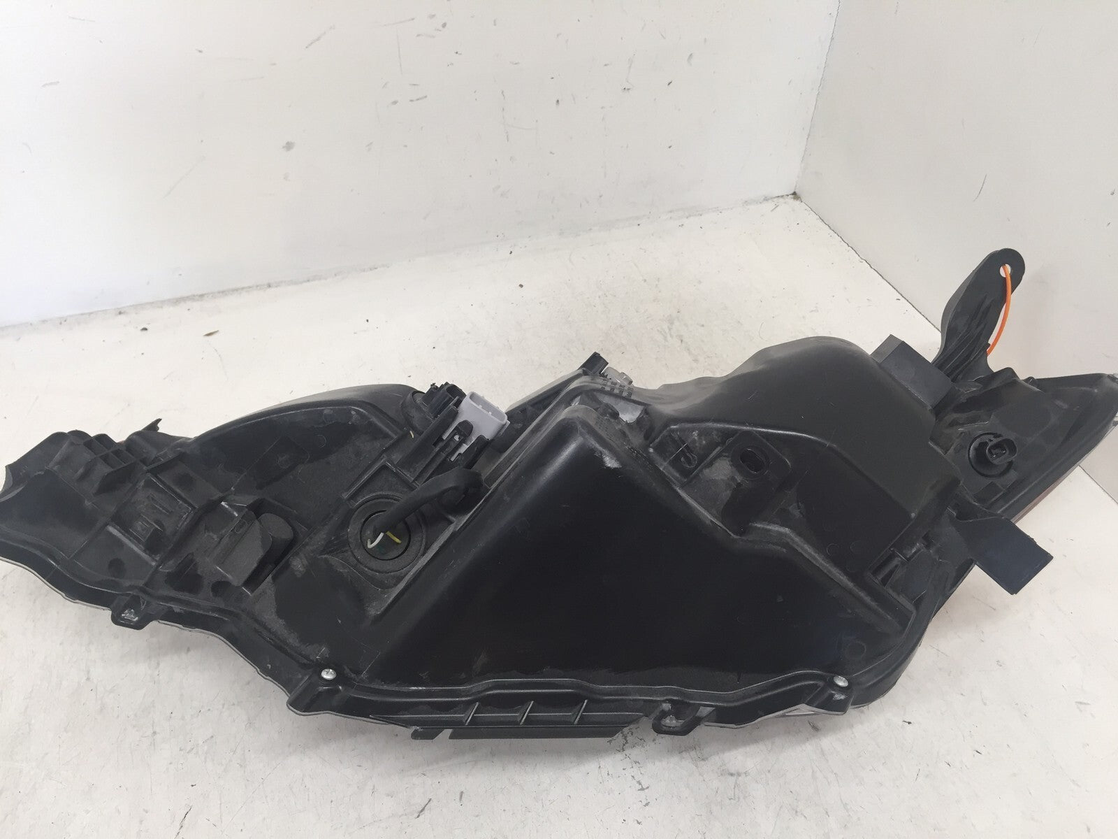 Headlight Damaged Headlamp passenger RH Toyota Corolla CE L LE LE ECO 17-19 OEM