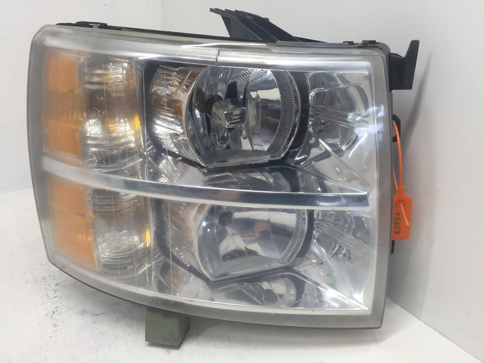 Headlight Damaged Rights RH Chevy Silverado 1500 2500 3500 07-13 22853028 OEM2