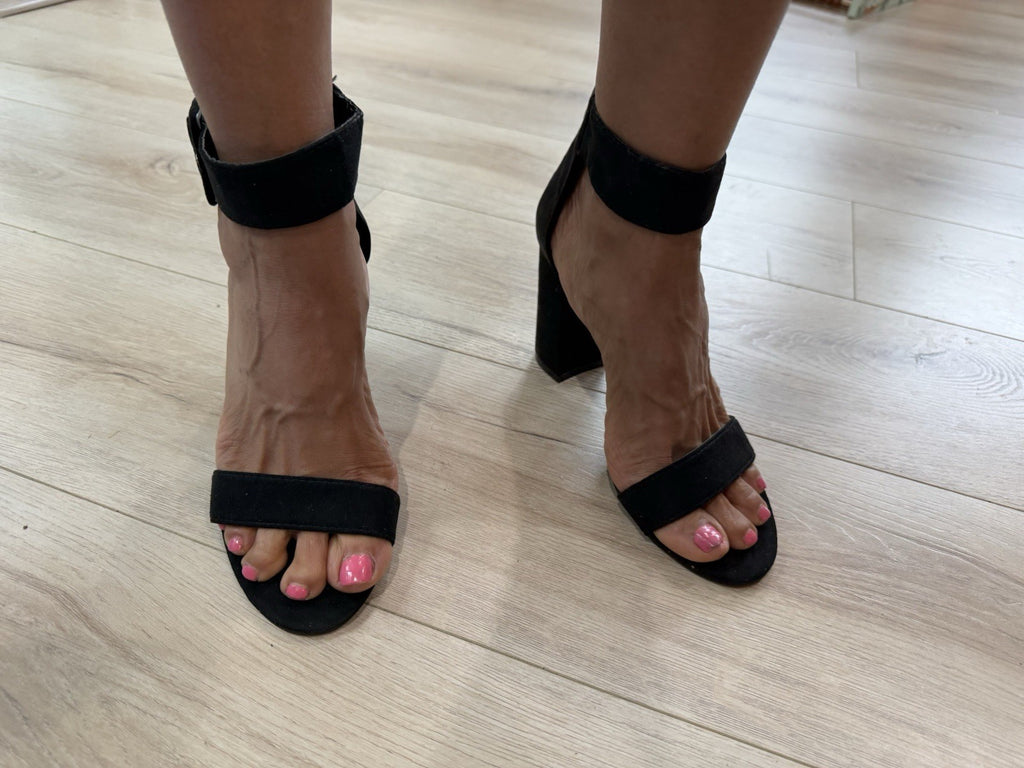 Rouge Helium High Heels - size 7.5