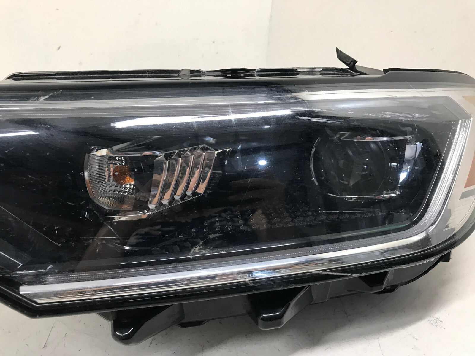 Headlight Damaged LED Left LH Driver Volkswagen Jetta 2019-2022 17A941035C OEM