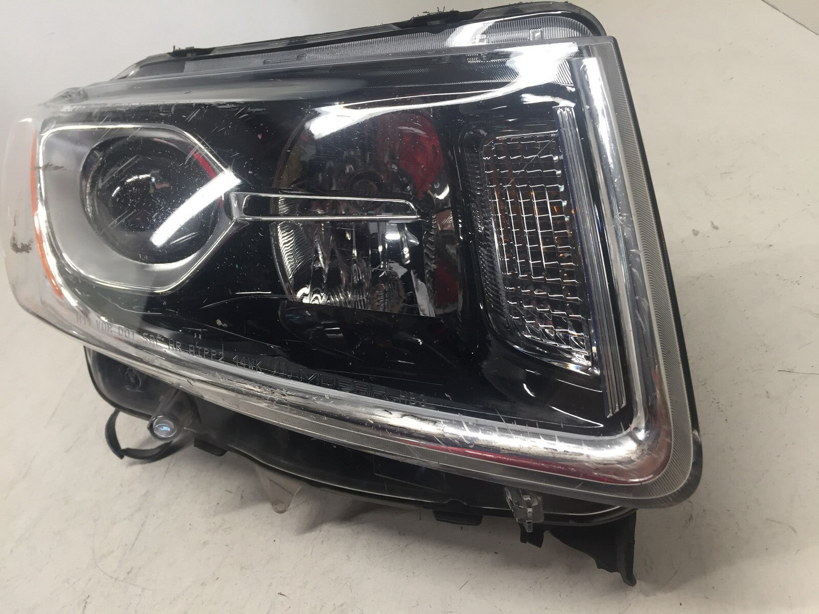 Headlight Damaged Right RH Jeep Grand Cherokee Halogen 14-2016 68110996AD OEM