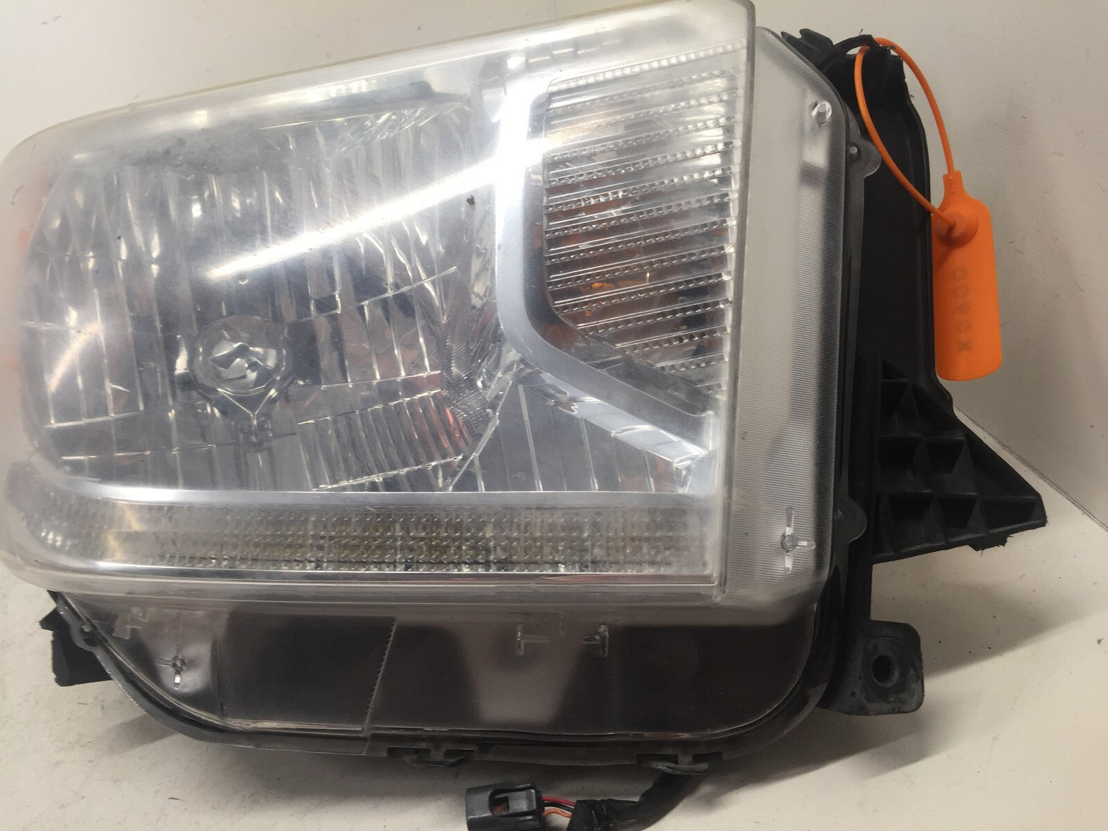 Head light Damaged Lamp Right Passenger RH Toyota Tundra 2014-2020 OEM2