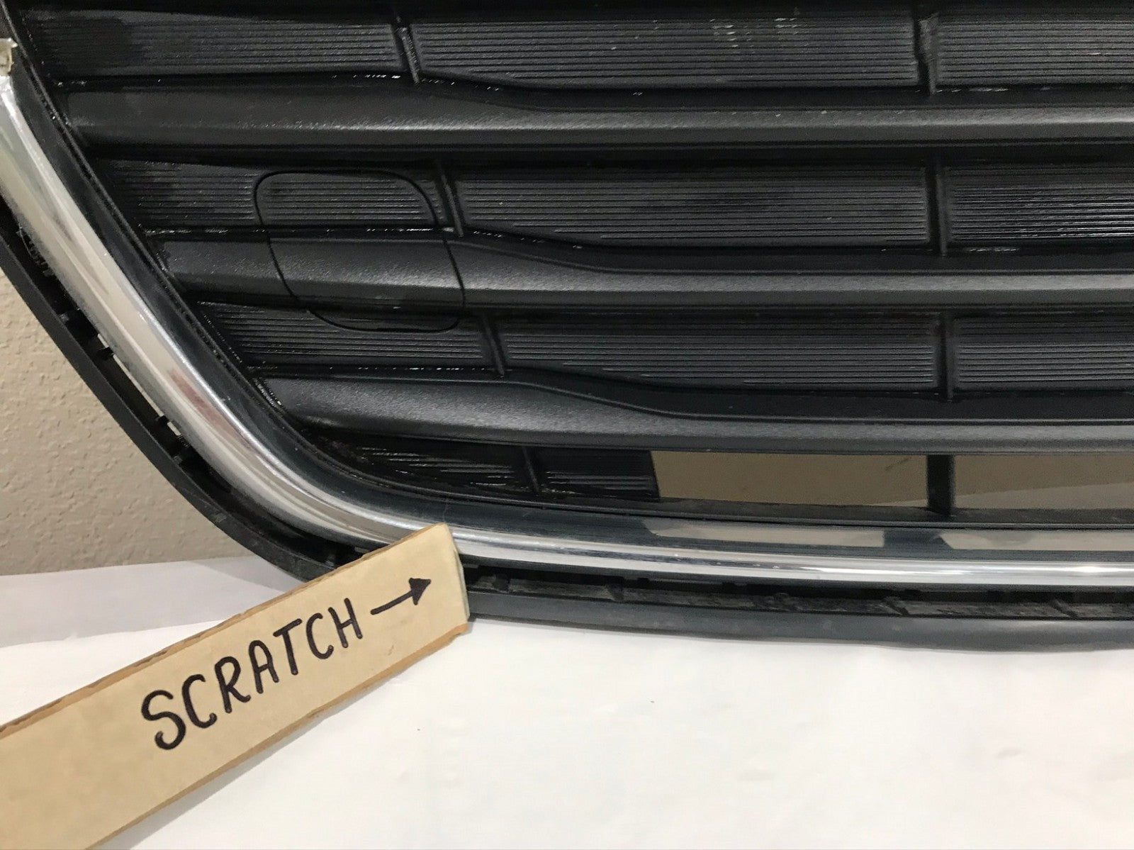Grill Grille Black 2021-2022 Chevrolet Trax 42532972 OEM