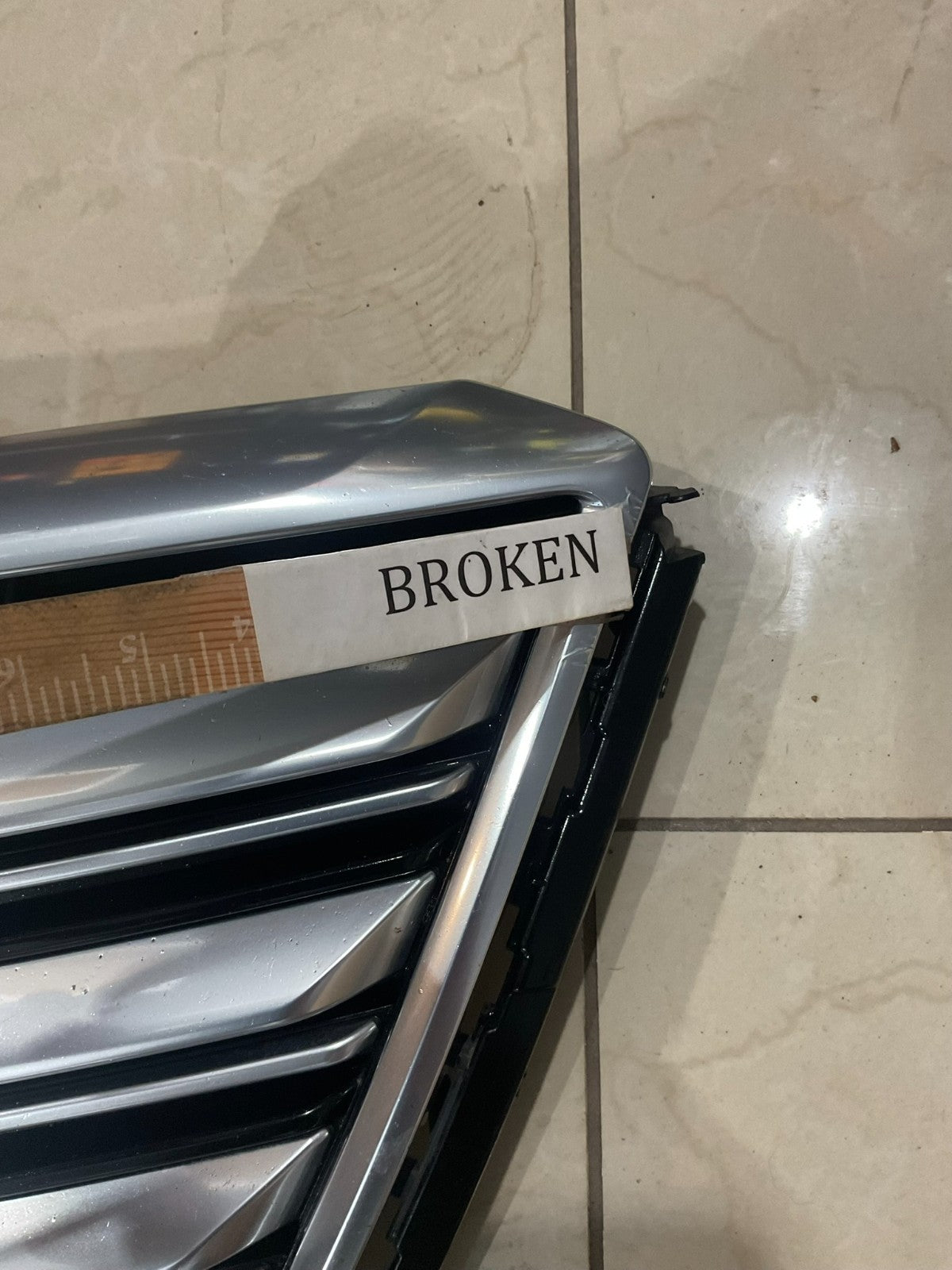 Grill Grille Silver/Black 2017-2019 Cadillac XT5 84107964 OEM