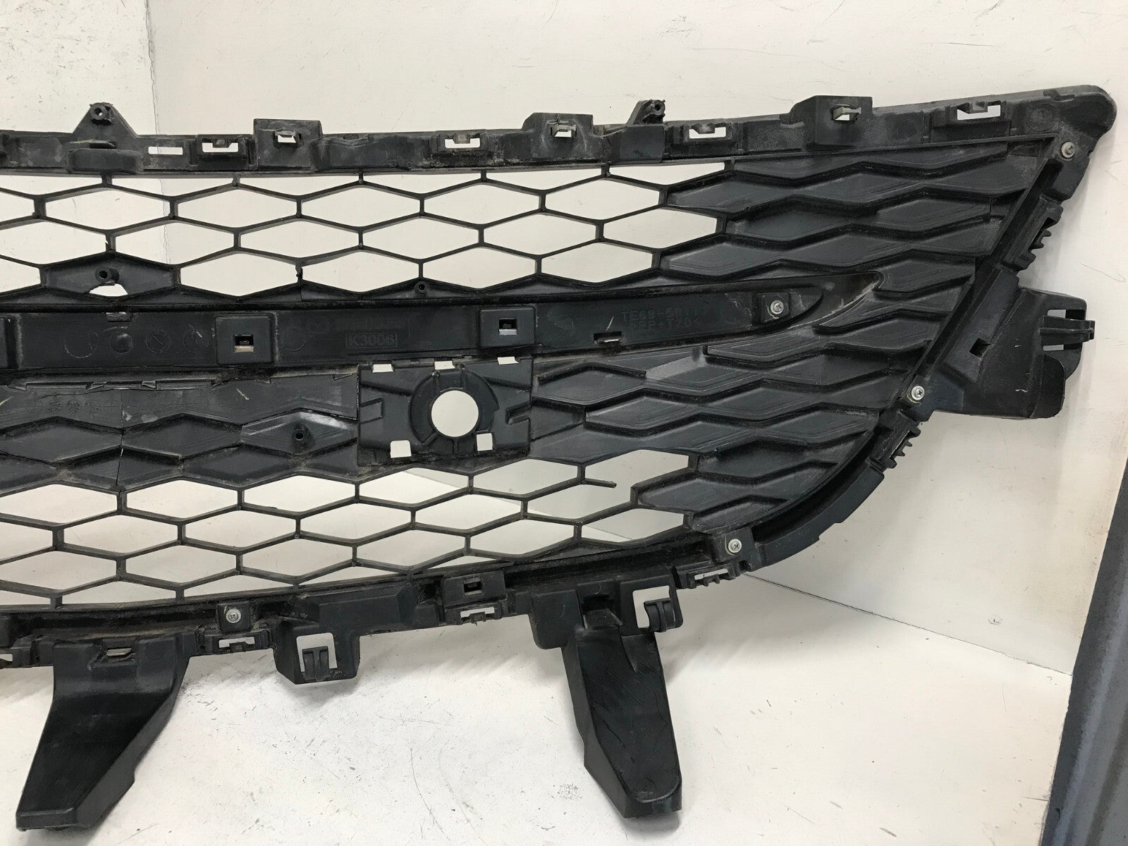 Grille Grill 10-12 Mazda CX9 CX-9 TE69-501T1 OEM