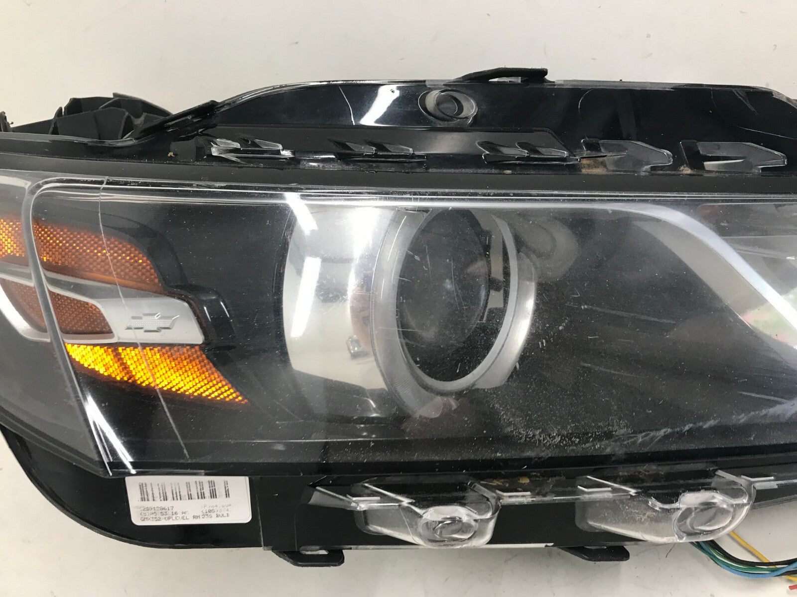 Headlight Damaged Right RH Chevy Impala Xenon 18-2020 PARTS ONLY 84160413 OEM