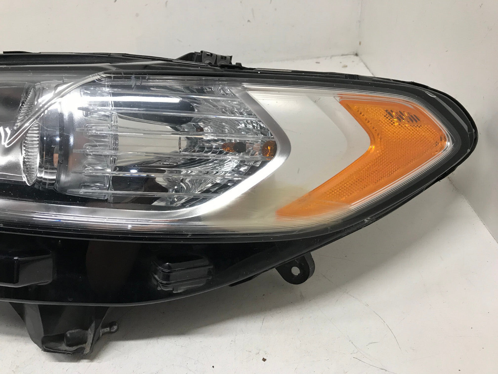 Headlight Damaged Left LH Driver Ford Fusion 13 14 15 16 DS73-13W30-CD OEM
