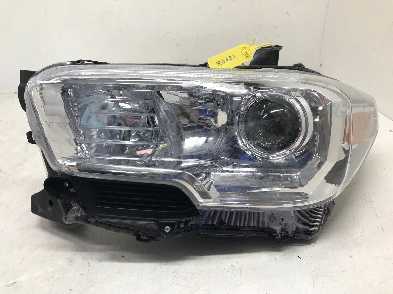 Headlight Damaged Driver LH Left 2016-2023 Toyota Tacoma 81150-04270 OEM
